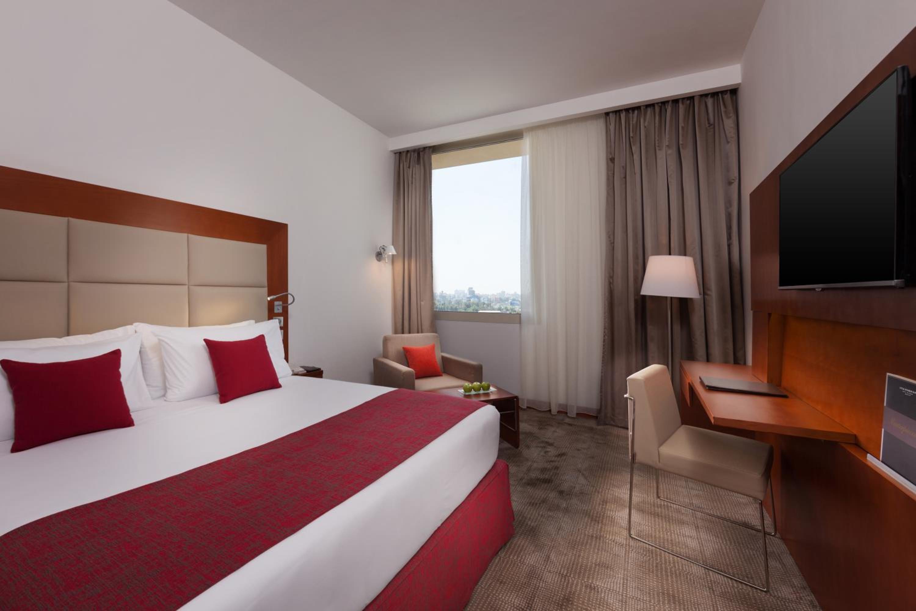 Deluxe Queen Room