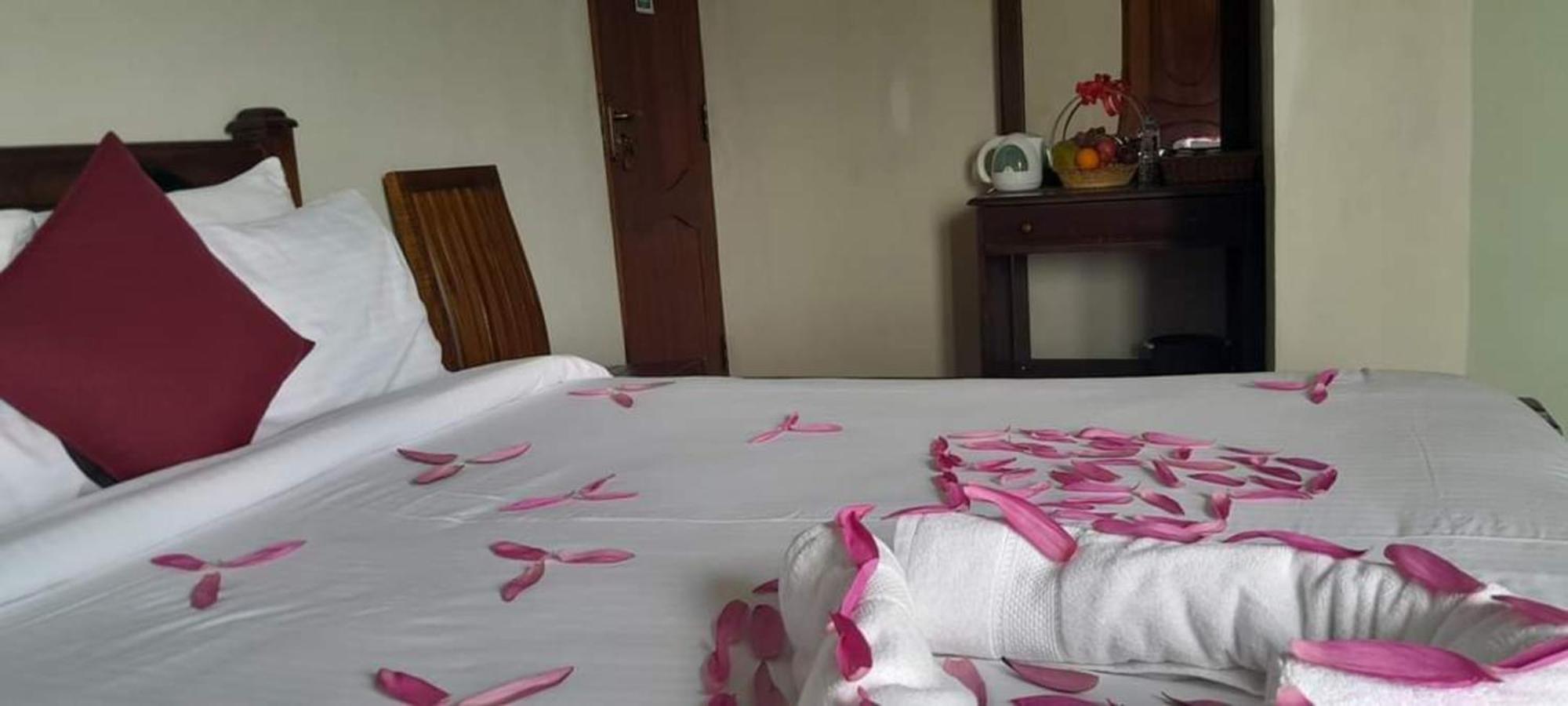 Junior Suite with Bathtub - River & Mountain View photo 1