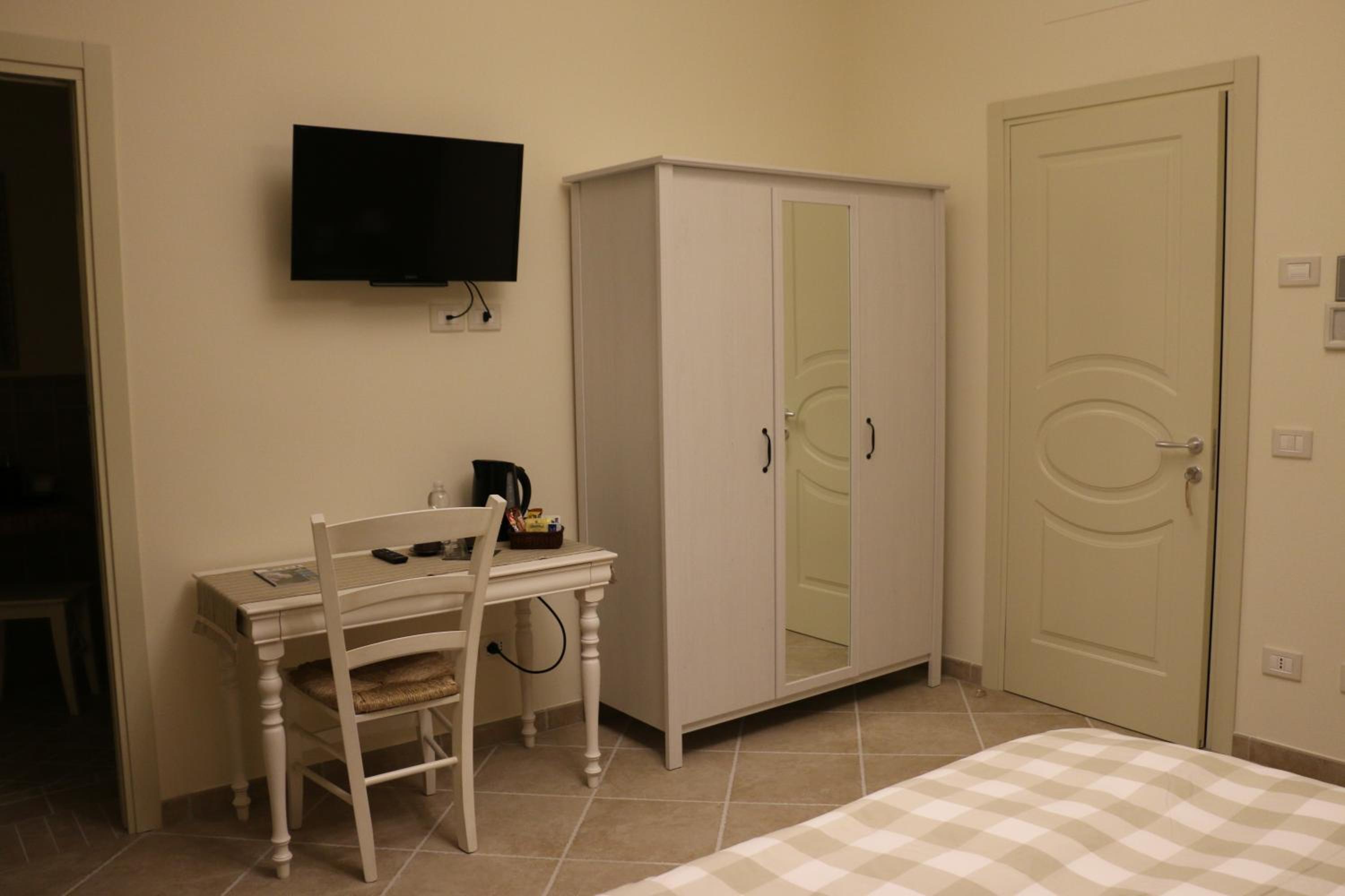 Double Room with Private Bathroom photo 1