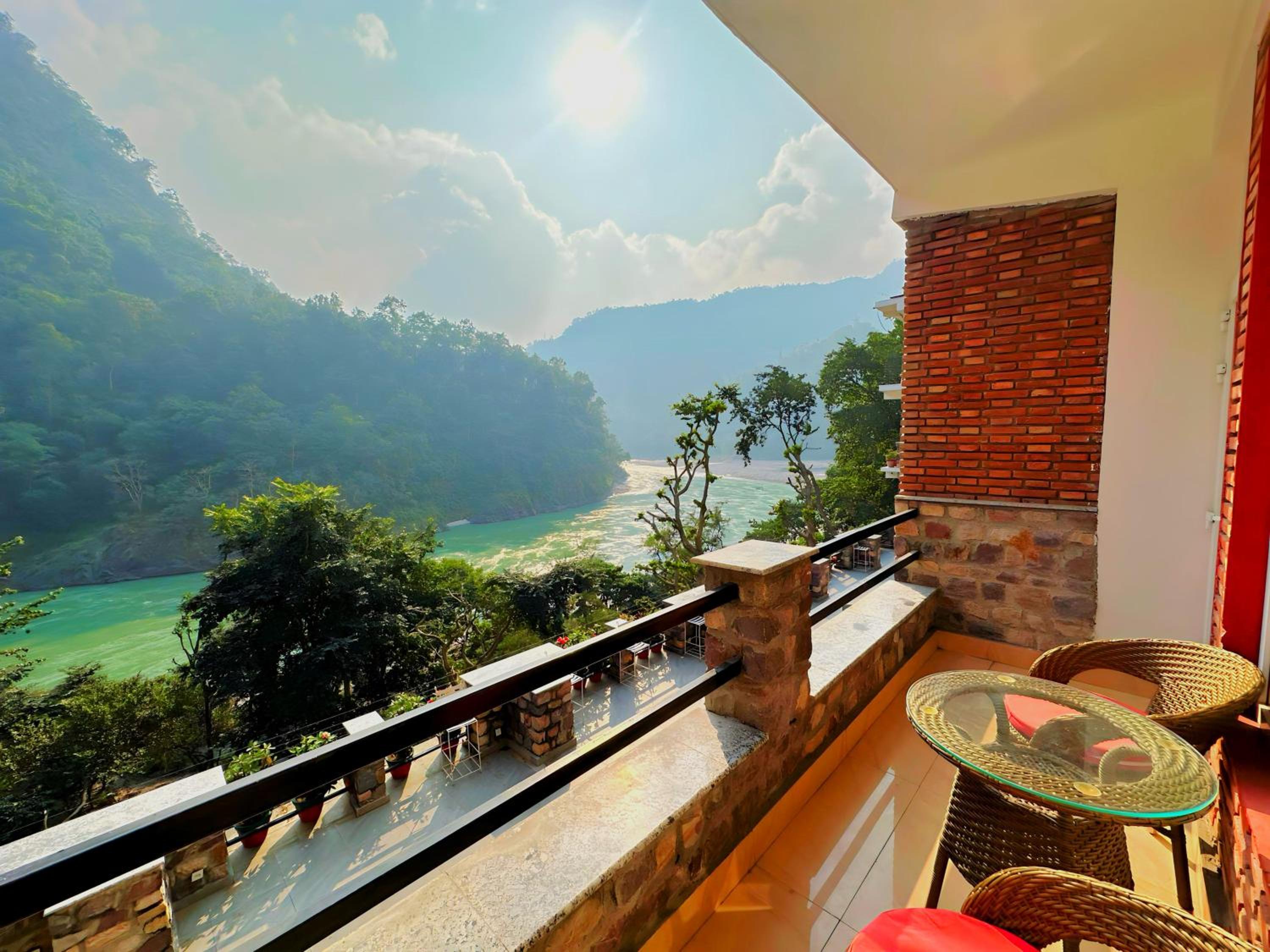 	Executive Ganges View Room with Private Balcony - Photo 5