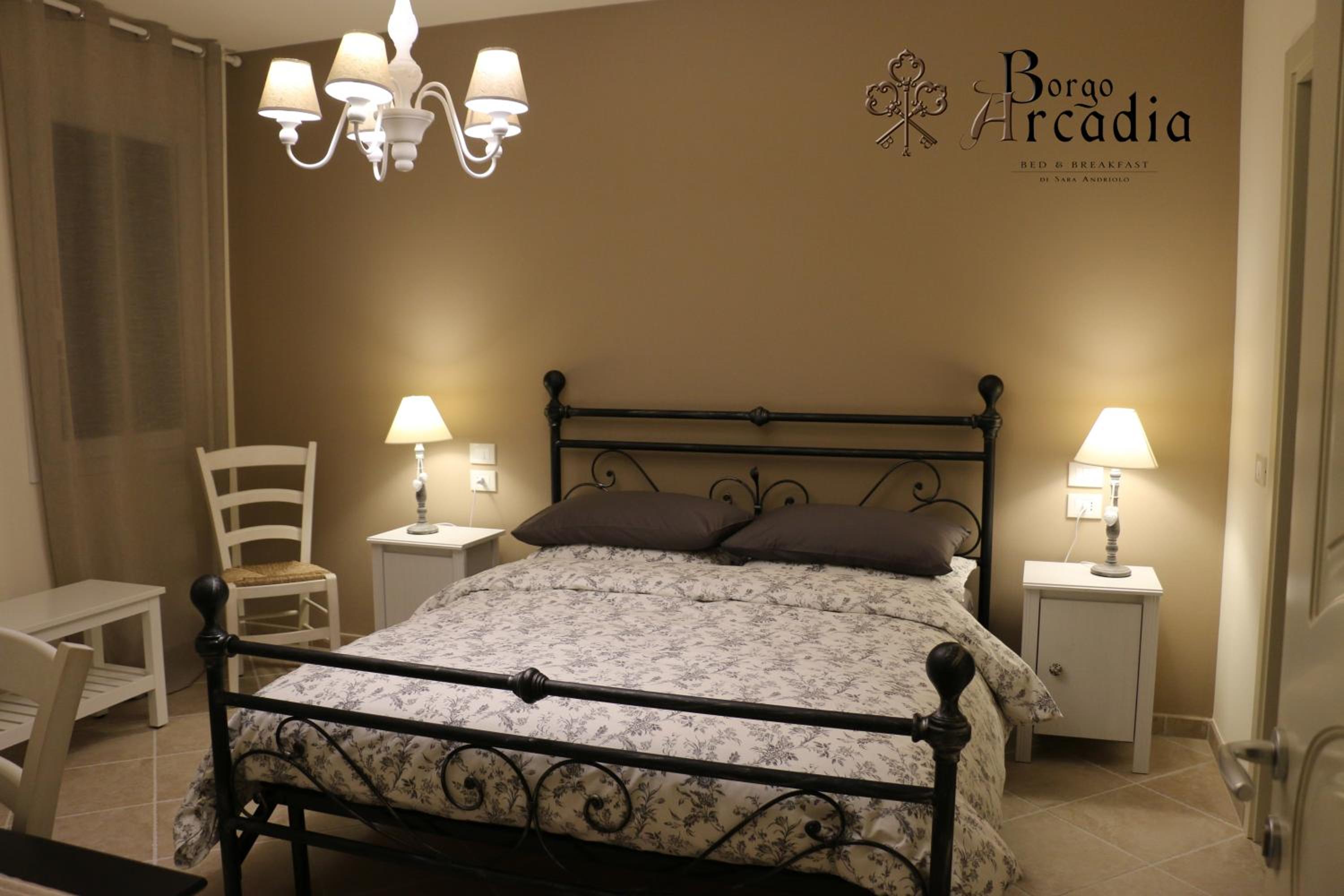 Double Room with Private Bathroom photo 1