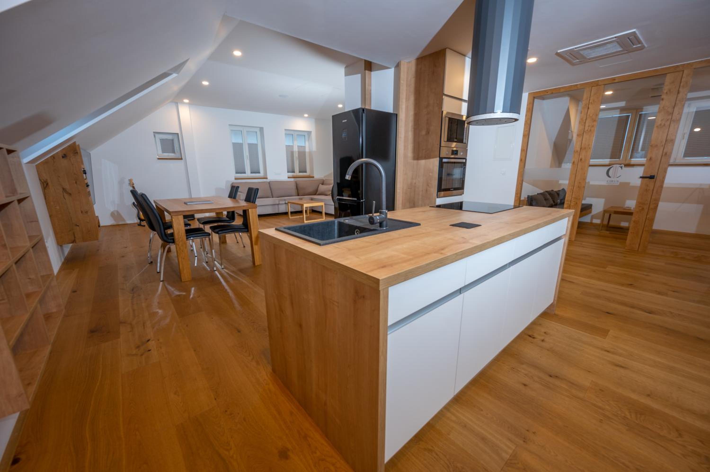 Penthouse Apartment - Photo 11