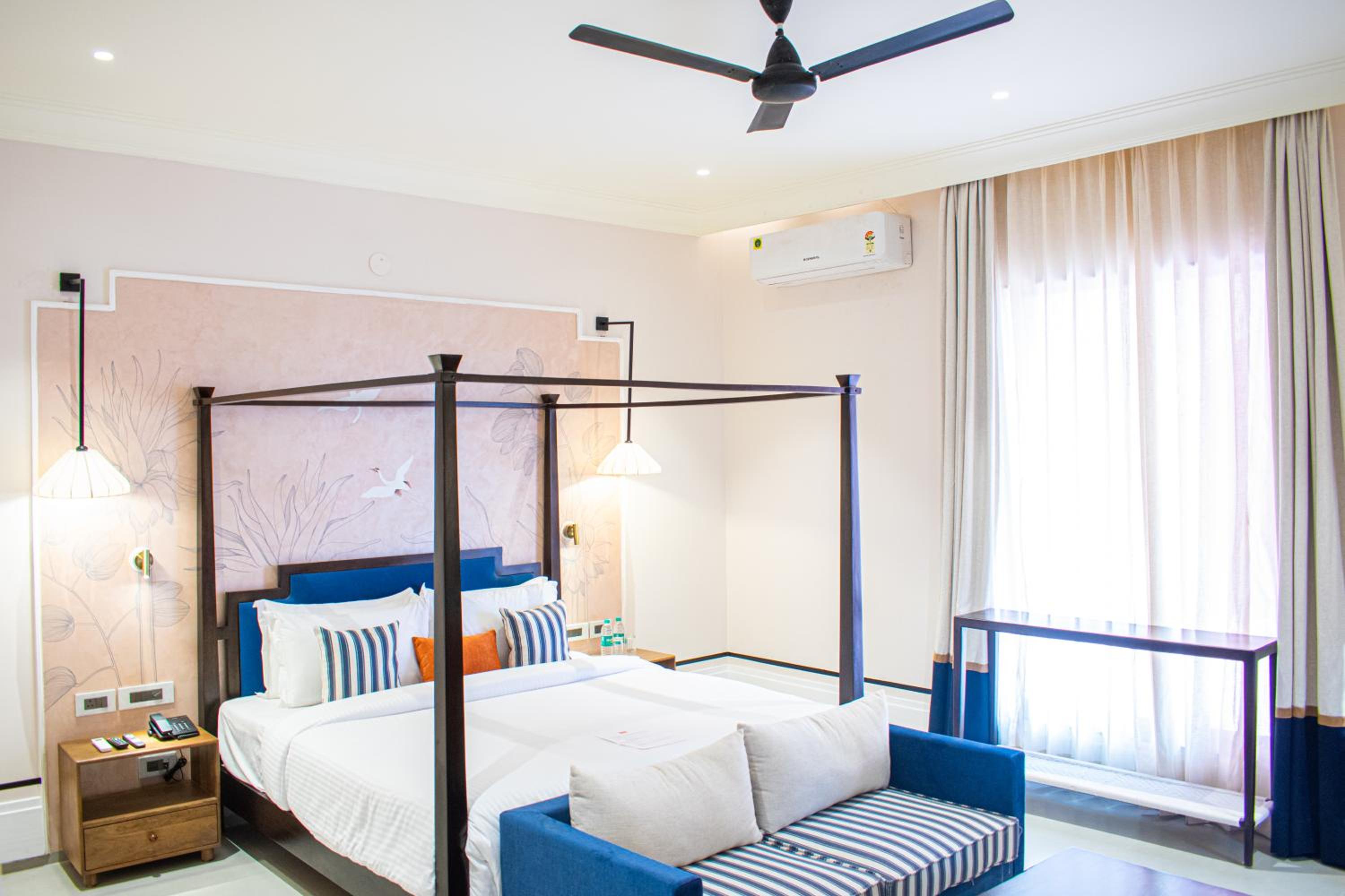 Premium Suite With Bathtub - 20% off on Lunch ,Happy Hours(12pm-6pm) 1+1 on mocktail or cocktail,Live Music (Thu to Sun, 8 pm onwards)