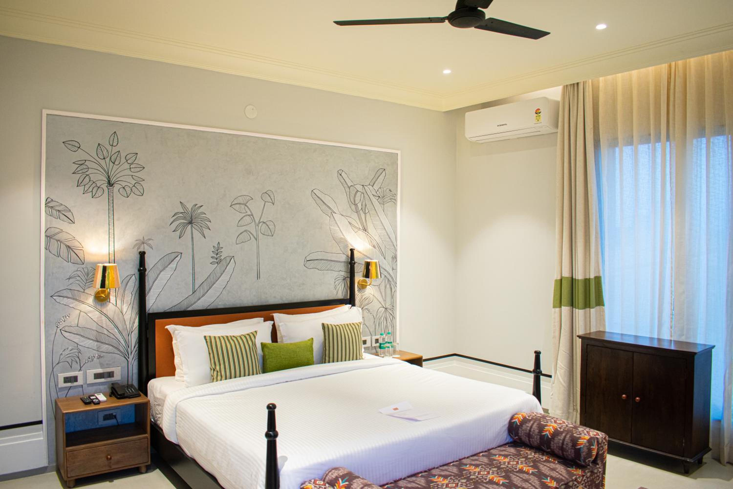Premium Suite With Balcony - 20% off on Lunch ,Happy Hours(12pm-6pm) 1+1 on mocktail or cocktail, Live Music (Thu to Sun, 8 pm onwards)