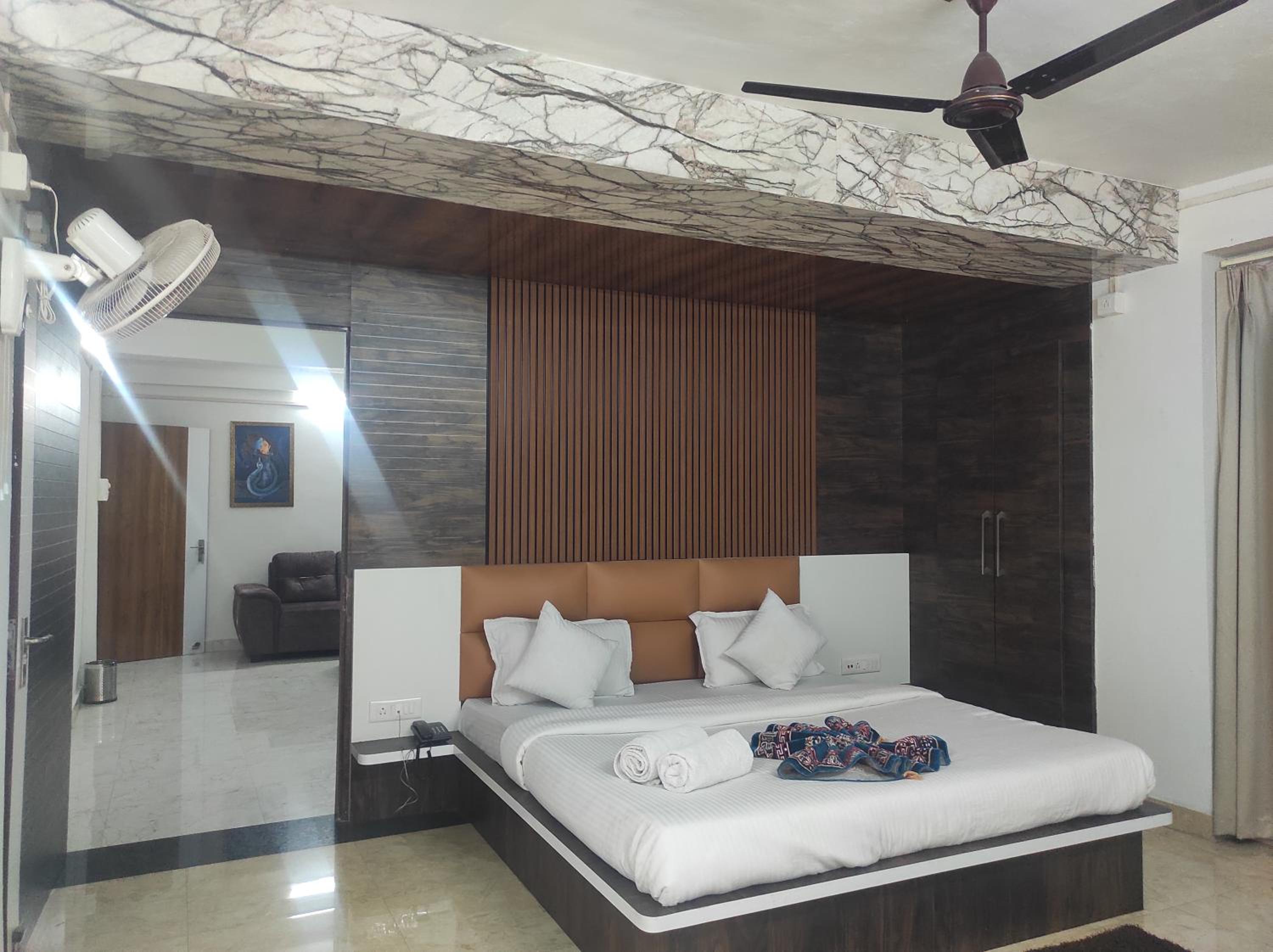 Suite - Photo 6