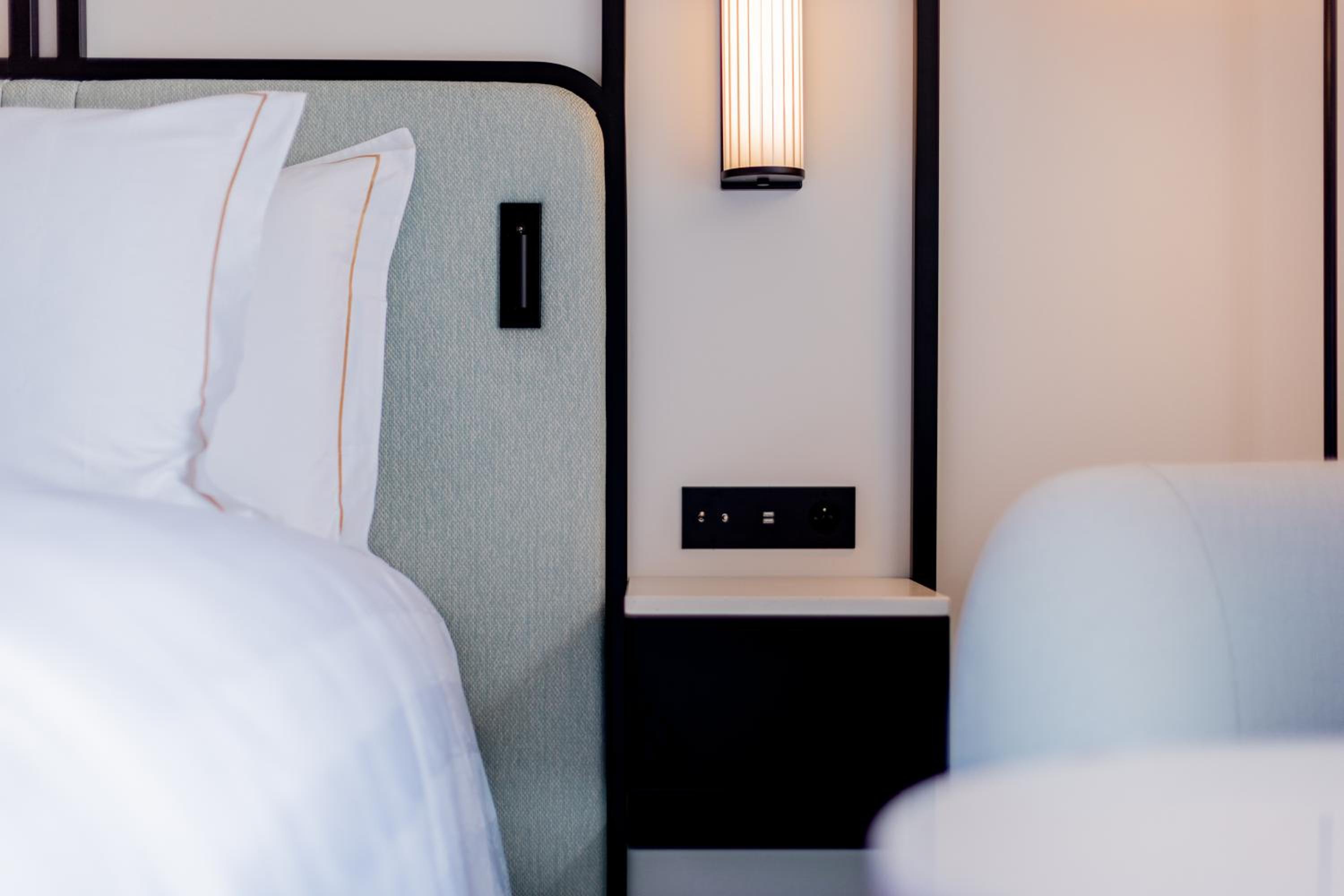 Deluxe Room with City View - Photo 7