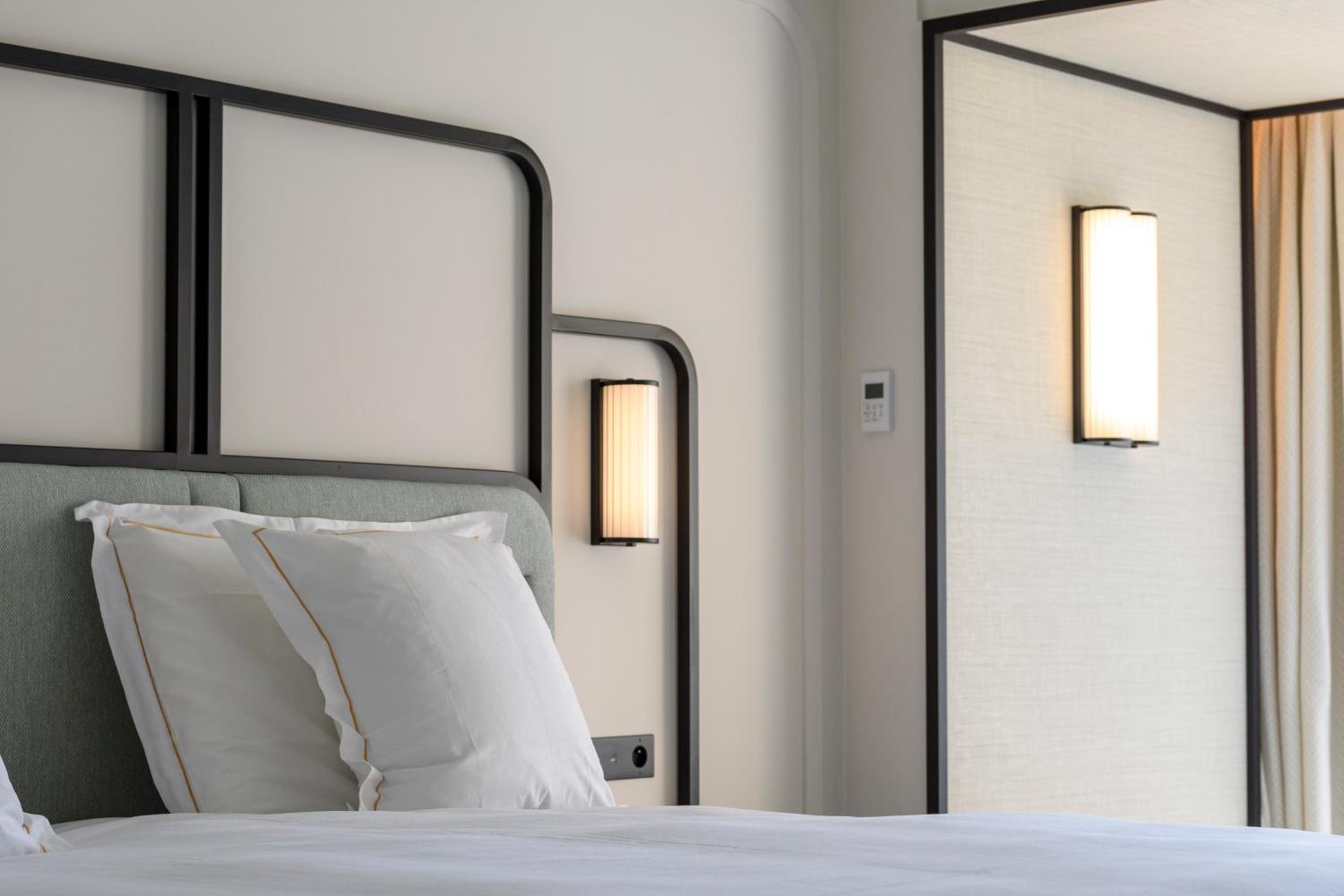 Deluxe Room with City View - Photo 6