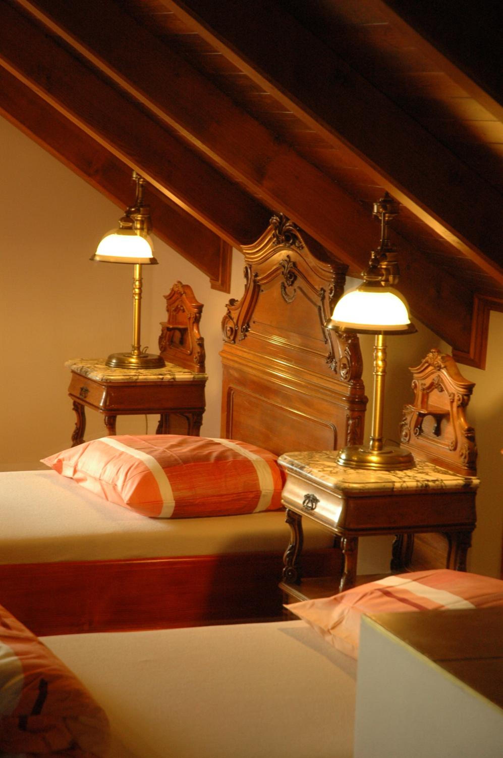 Large Twin Room - Photo 2
