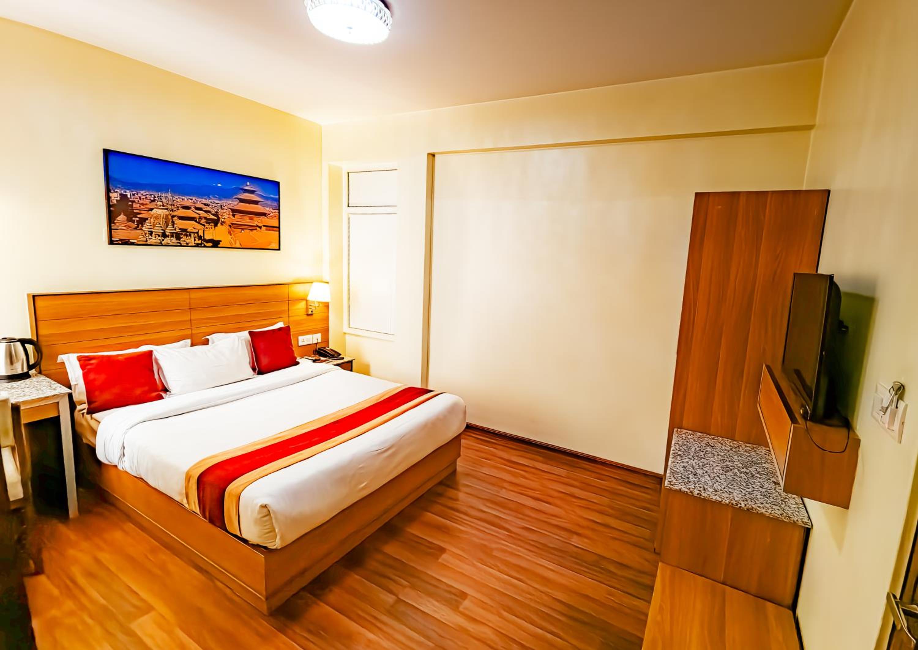 Deluxe Single Room with Complimentary Airport Pickup for International Flights