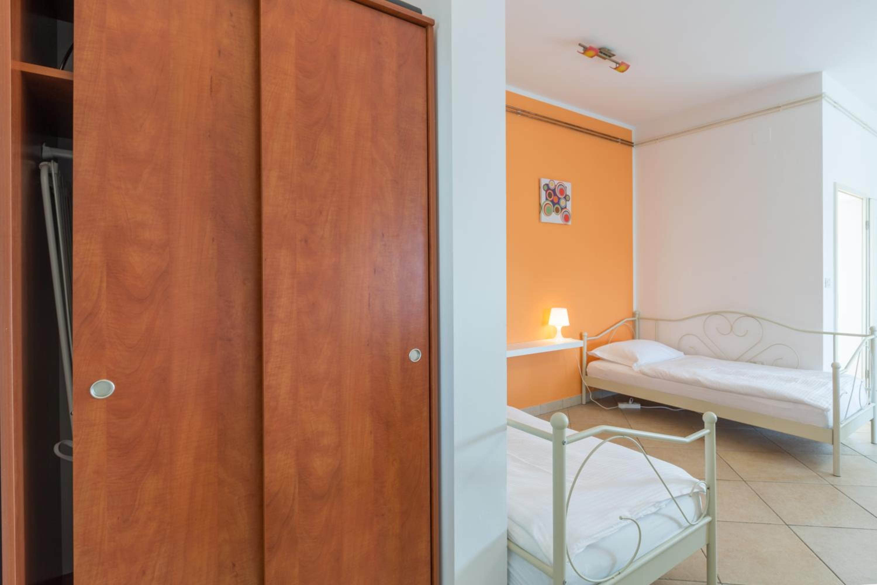 One-Bedroom Apartment (5 Adults)