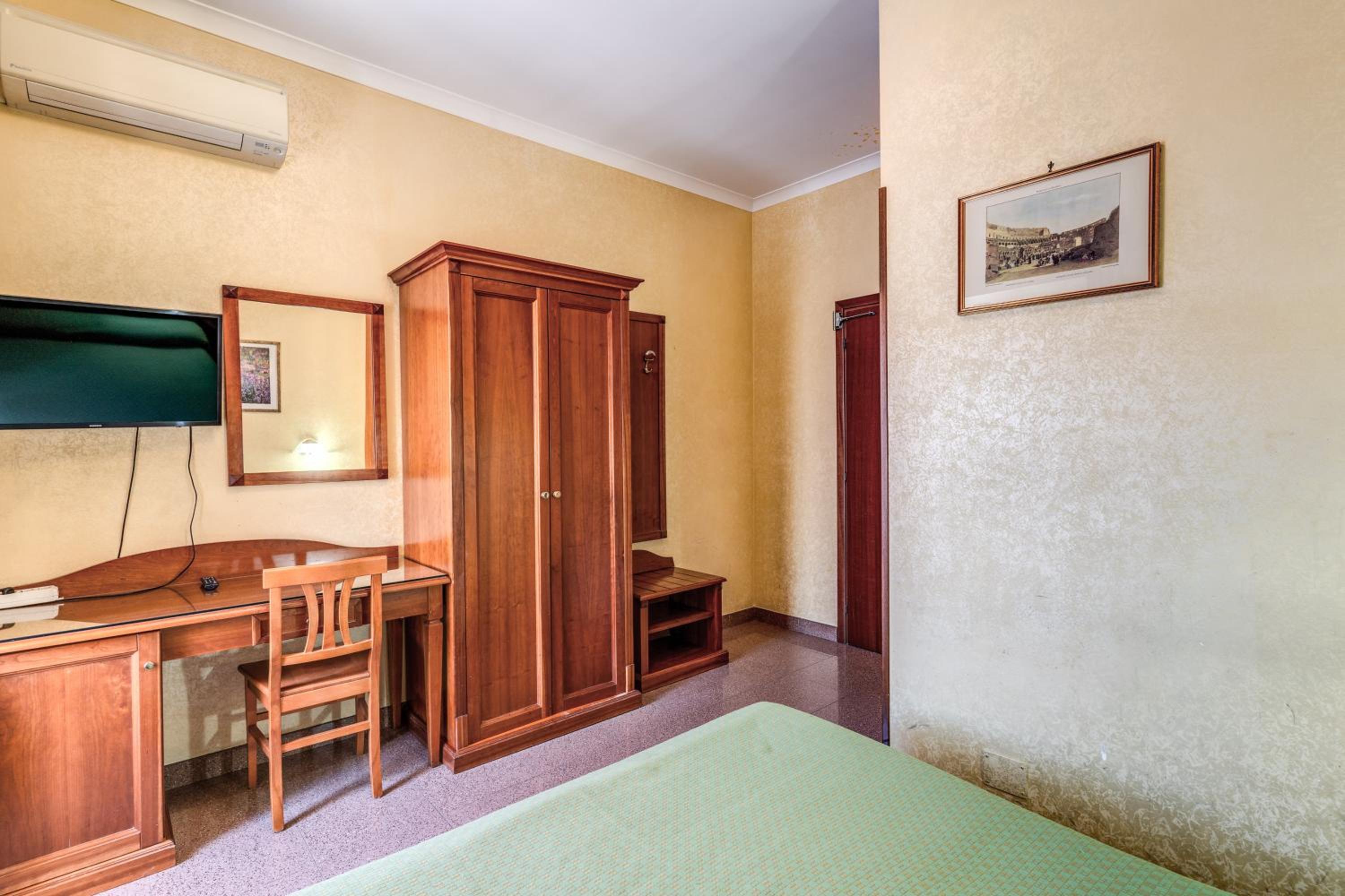 Single Room photo 1