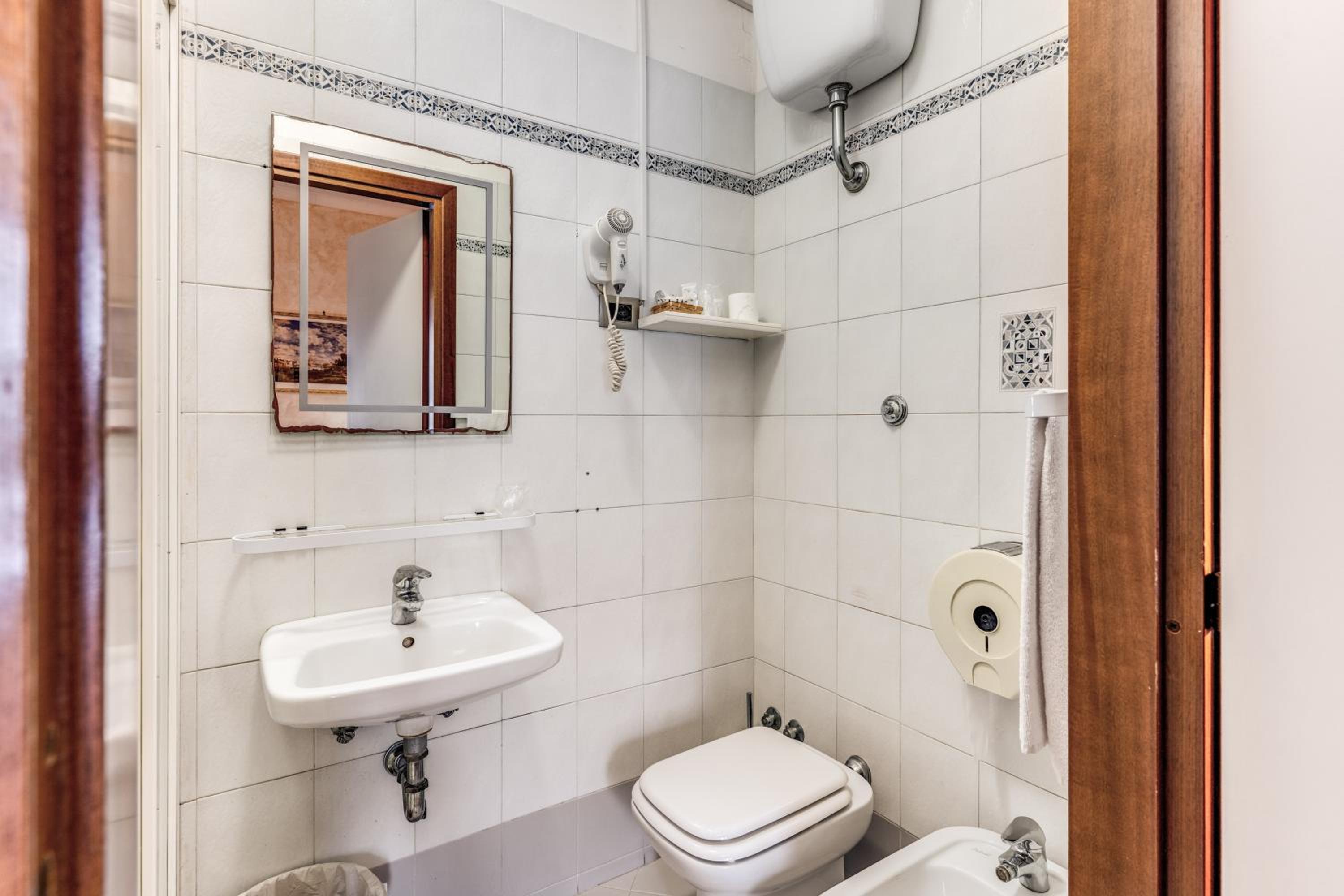 Single Room photo 2