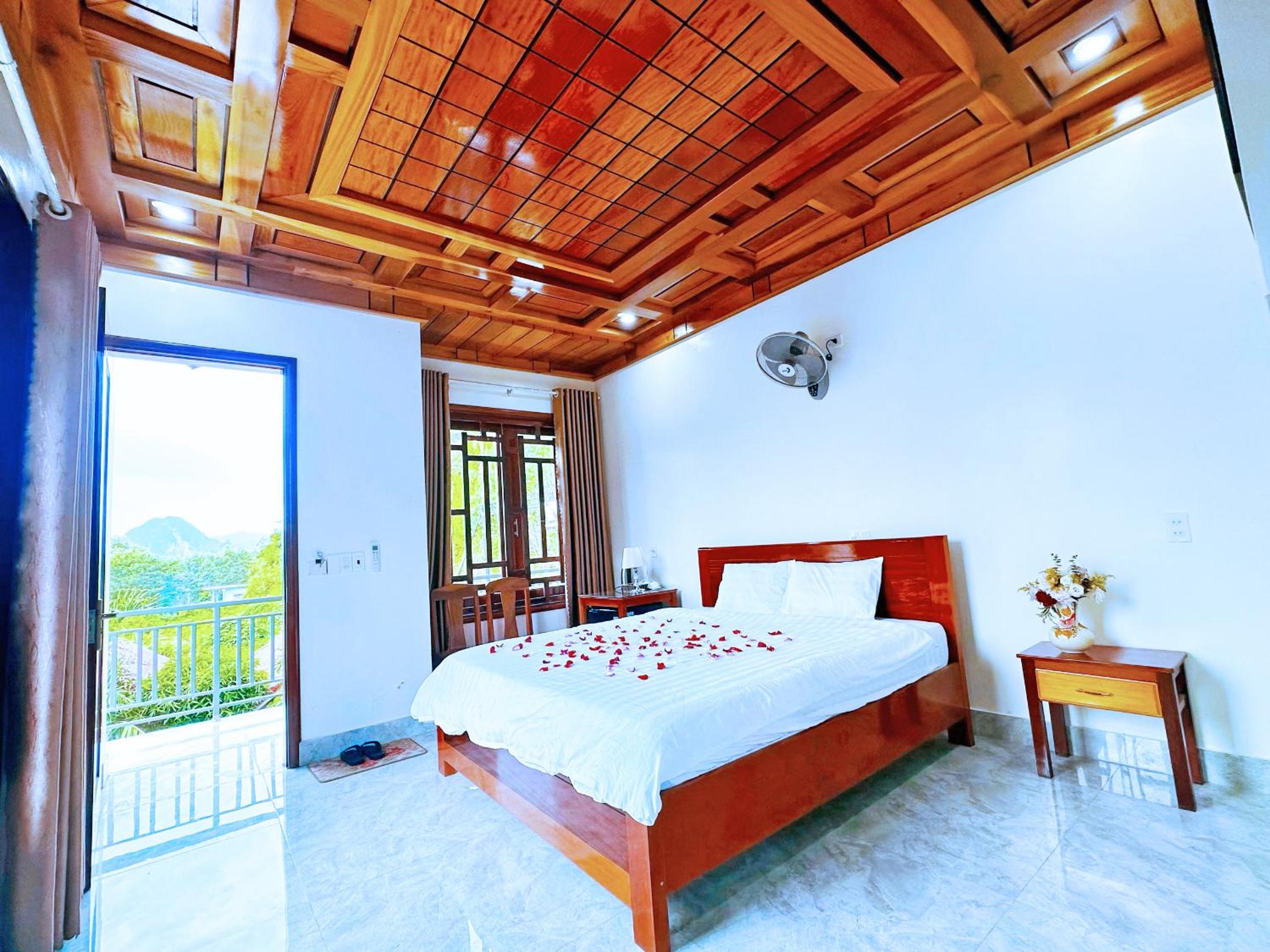 Deluxe King Room - Photo 1