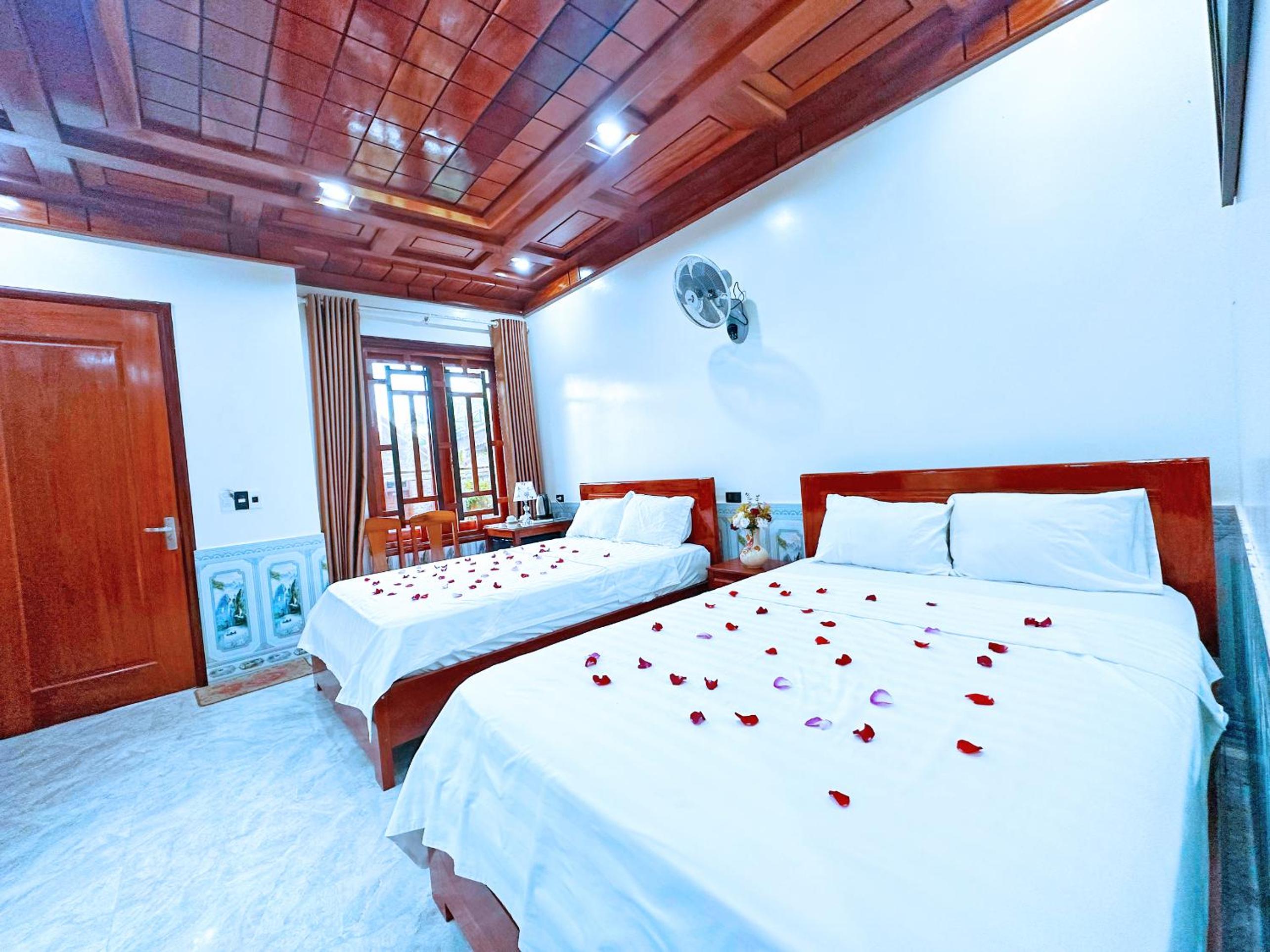 Deluxe Queen Room with Two Queen Beds - Photo 5