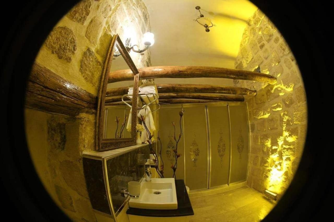 Deluxe King Suite photo 2