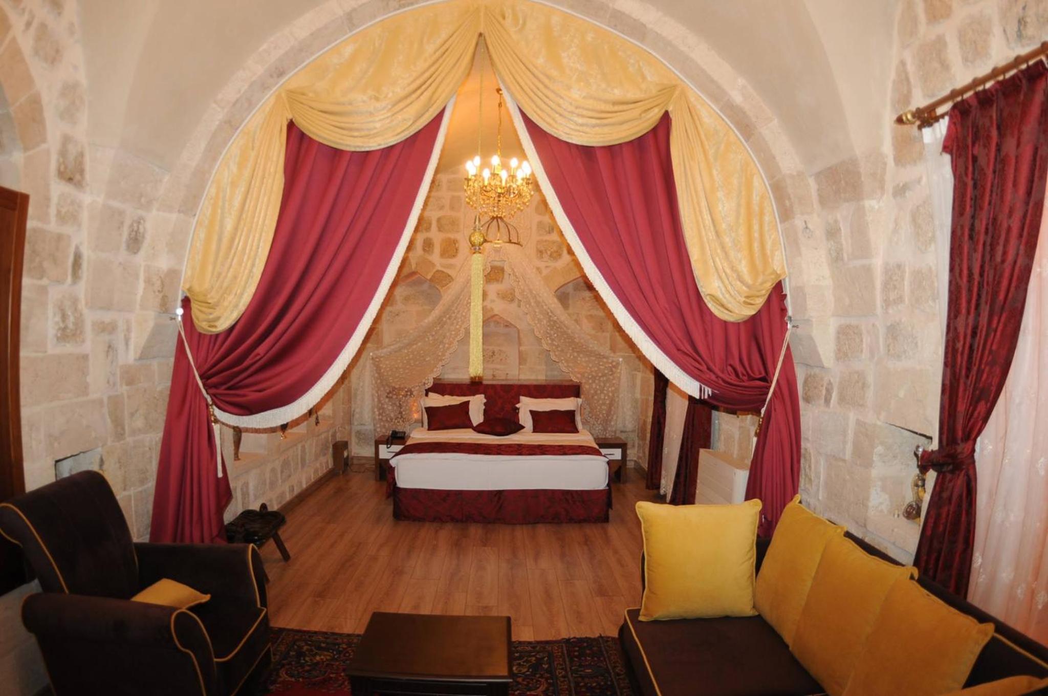 Deluxe King Suite photo 3