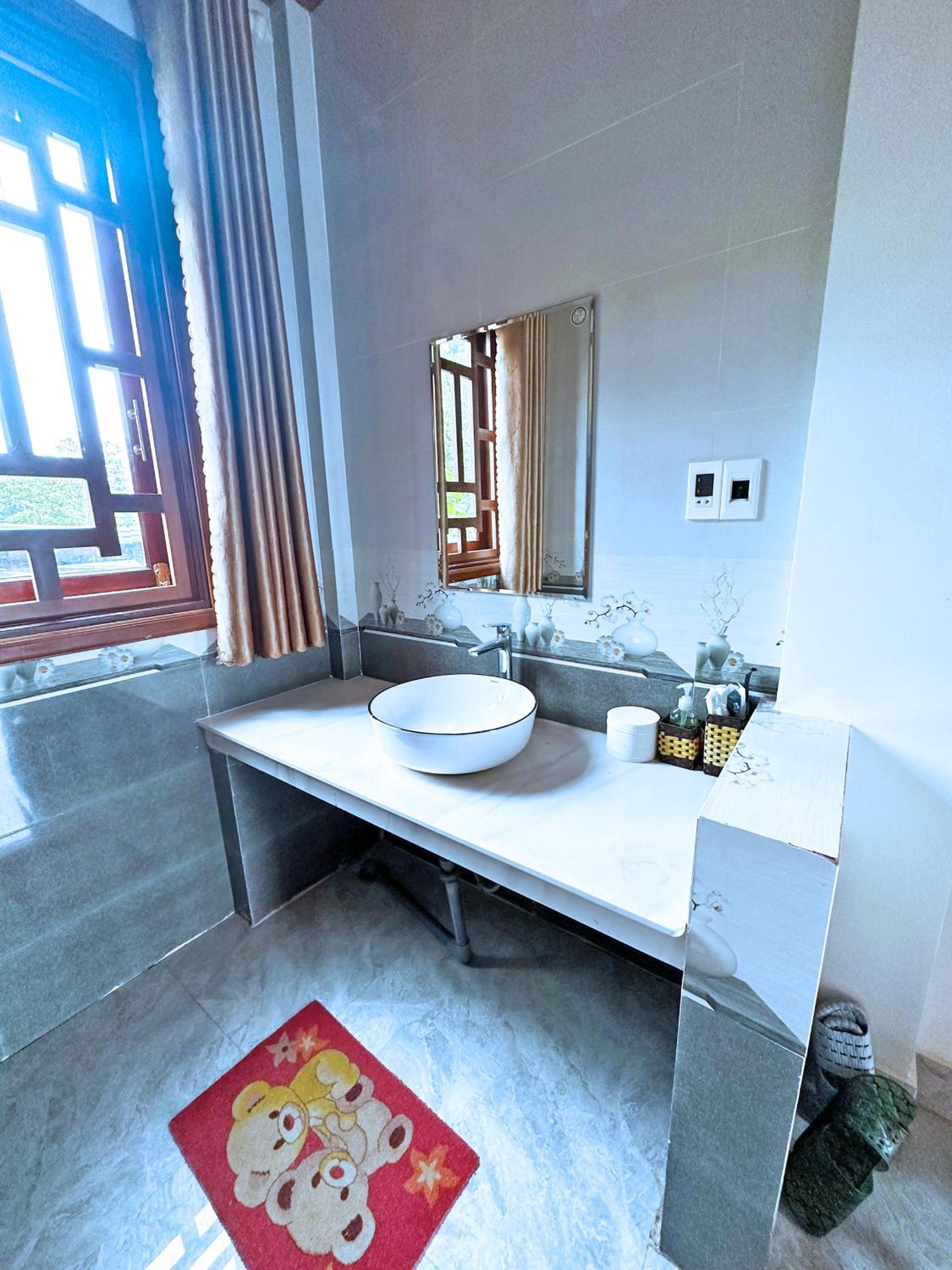 Deluxe King Room - Photo 3