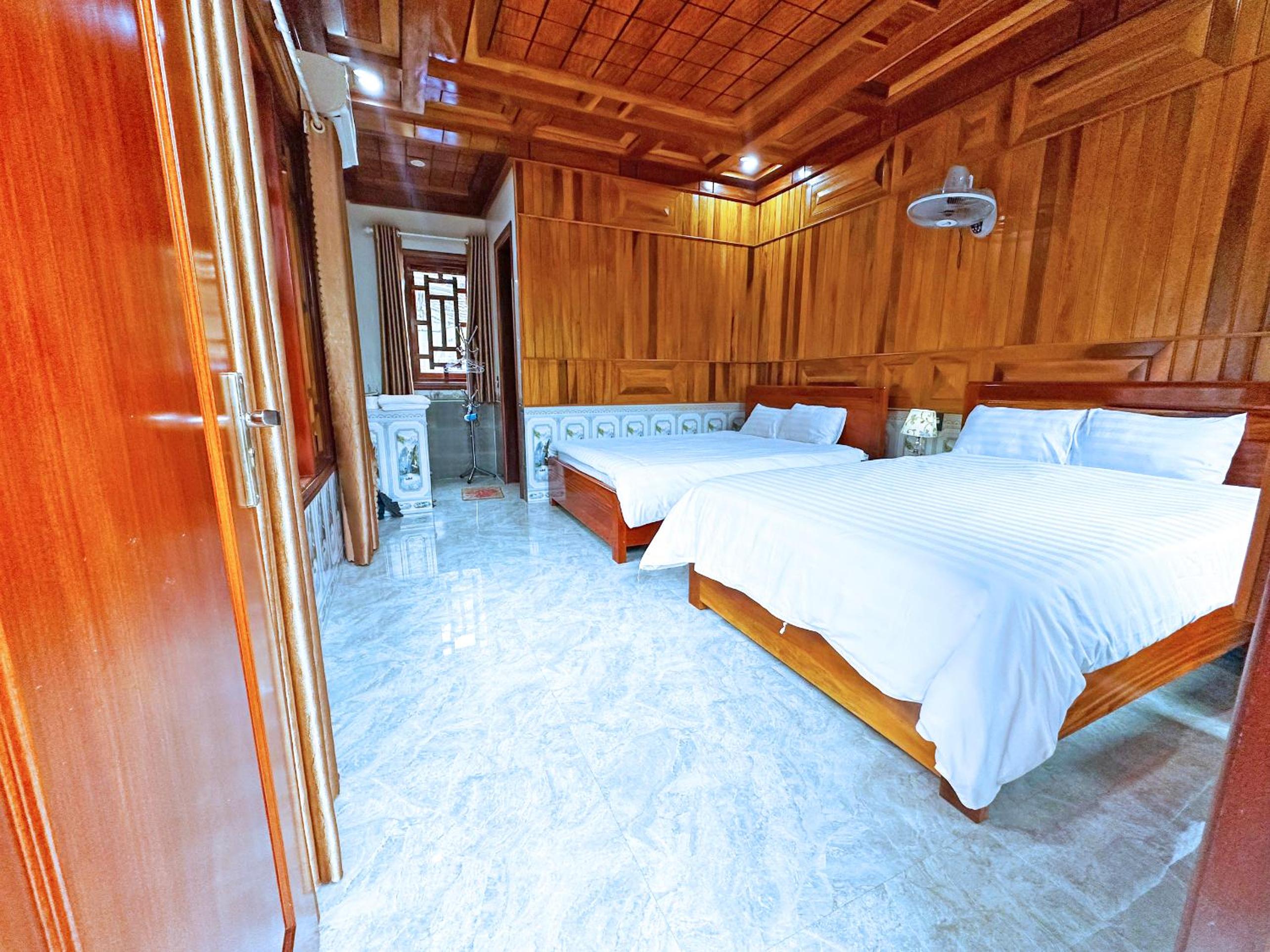 Deluxe Queen Room with Two Queen Beds - Photo 7