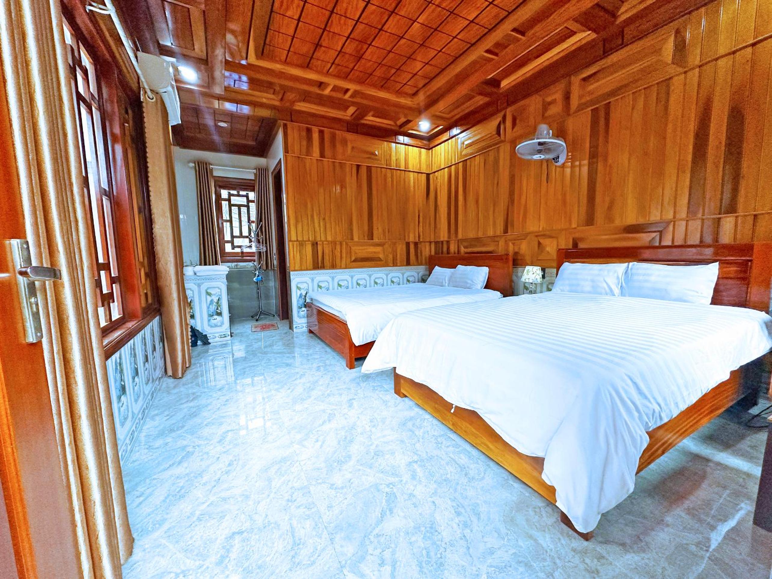Deluxe Queen Room with Two Queen Beds - Photo 4
