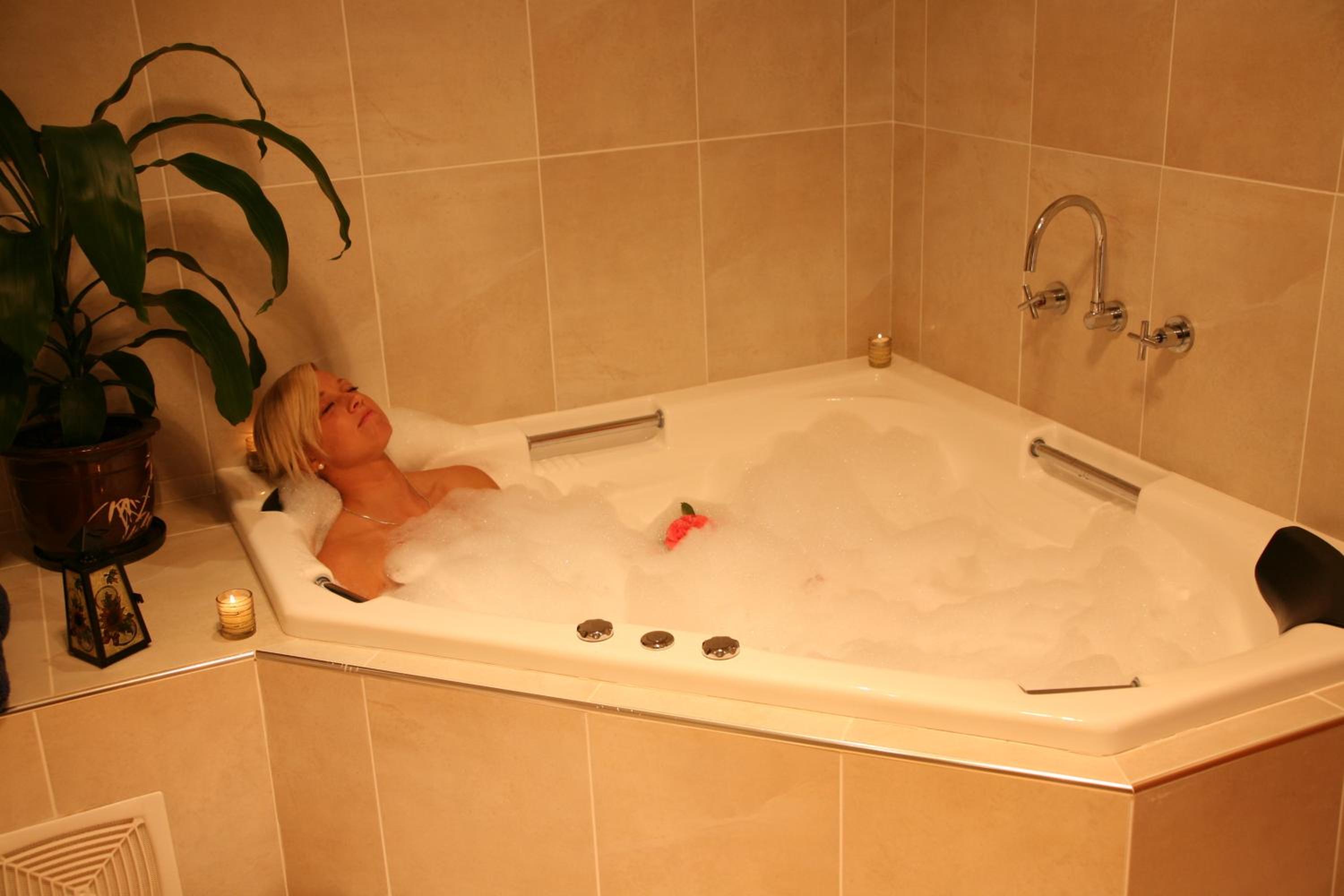 Honeymoon Suite photo 3