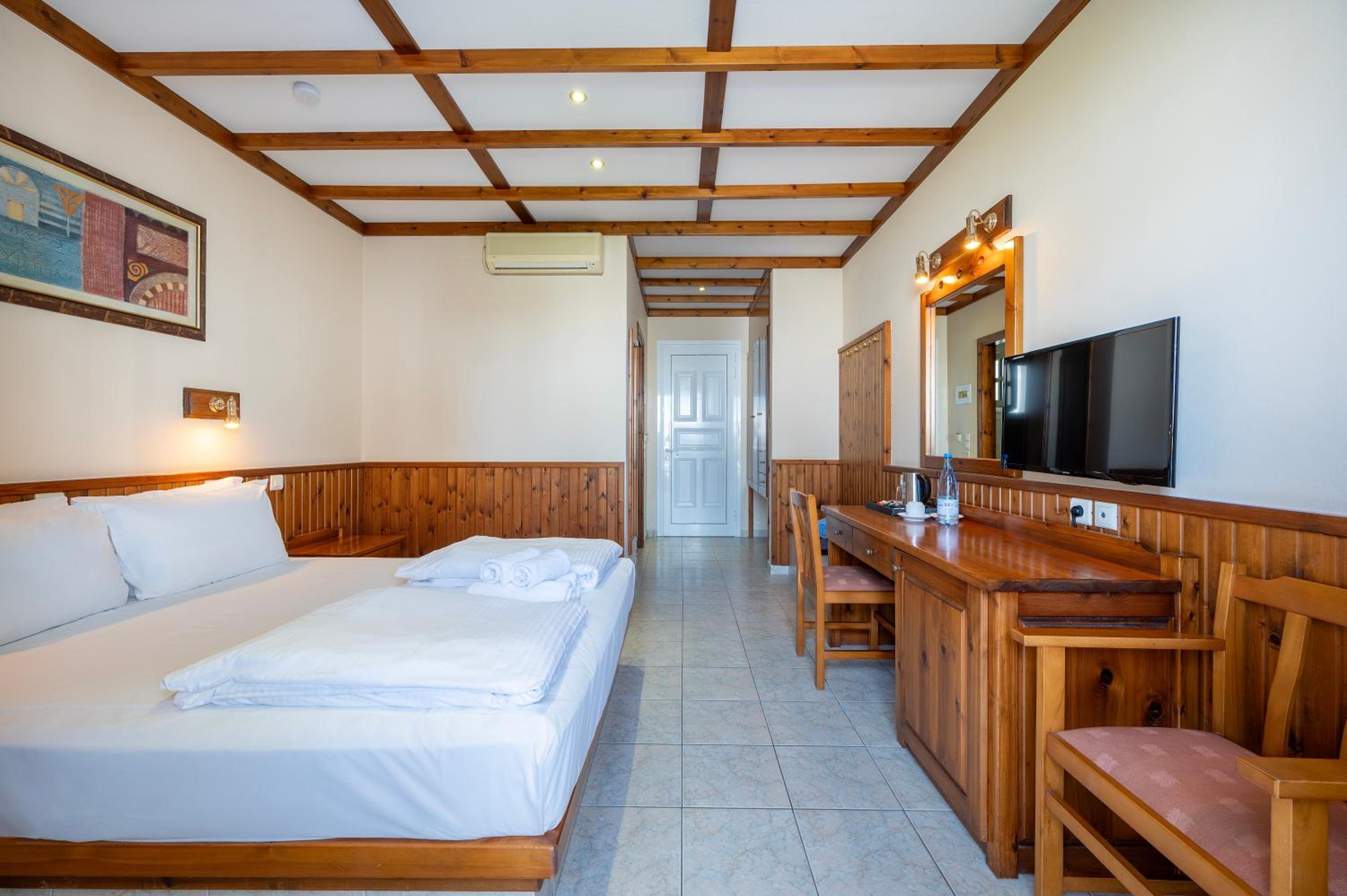 Standard Double or Twin Room photo 1