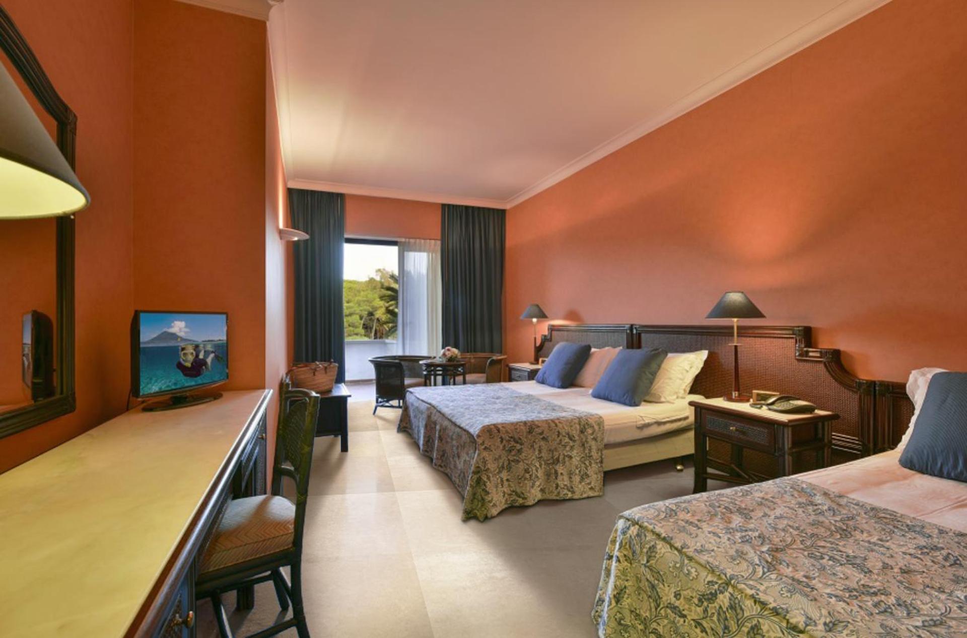 Deluxe Room - Photo 1