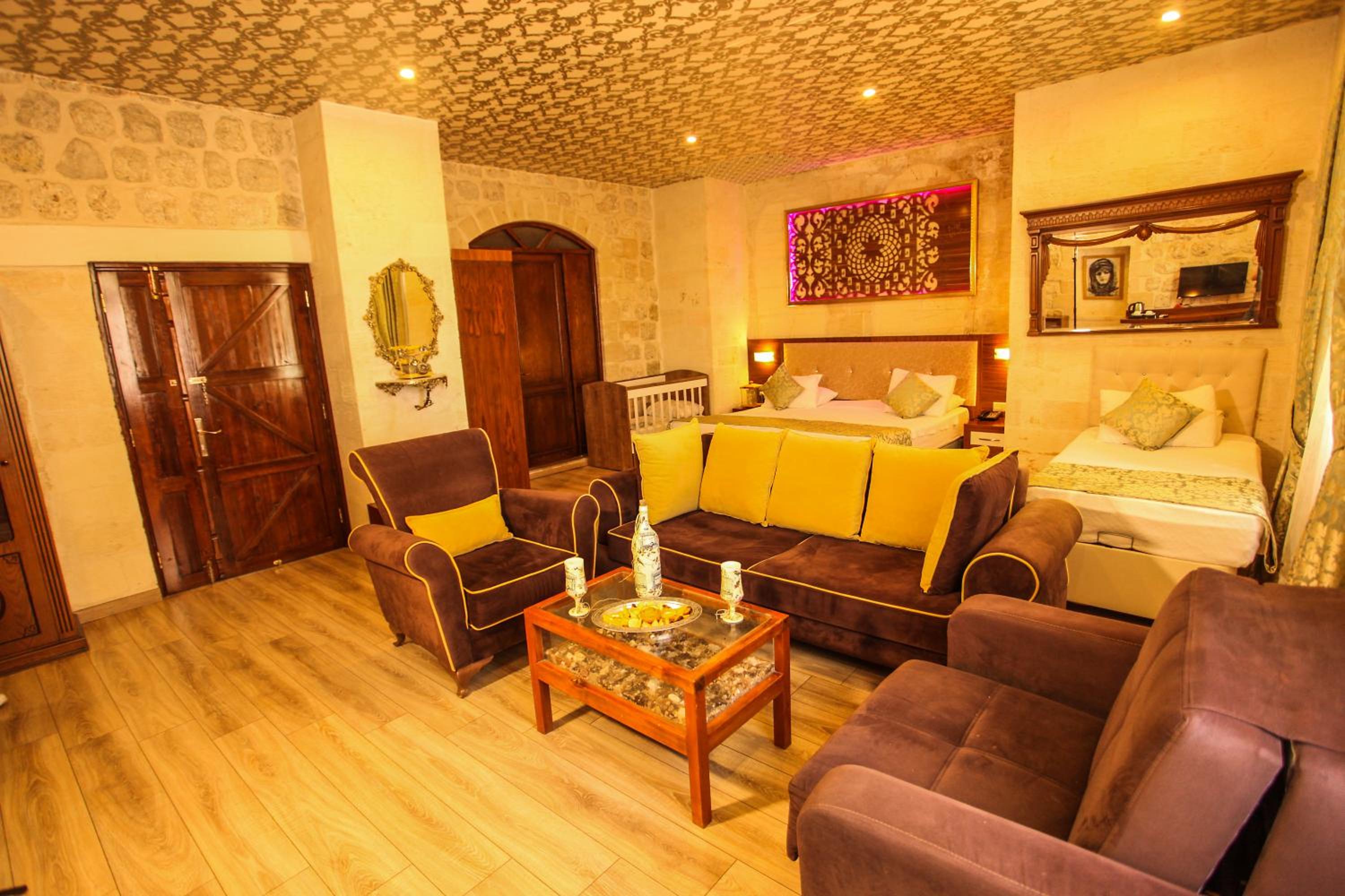 Deluxe Family Suite photo 3