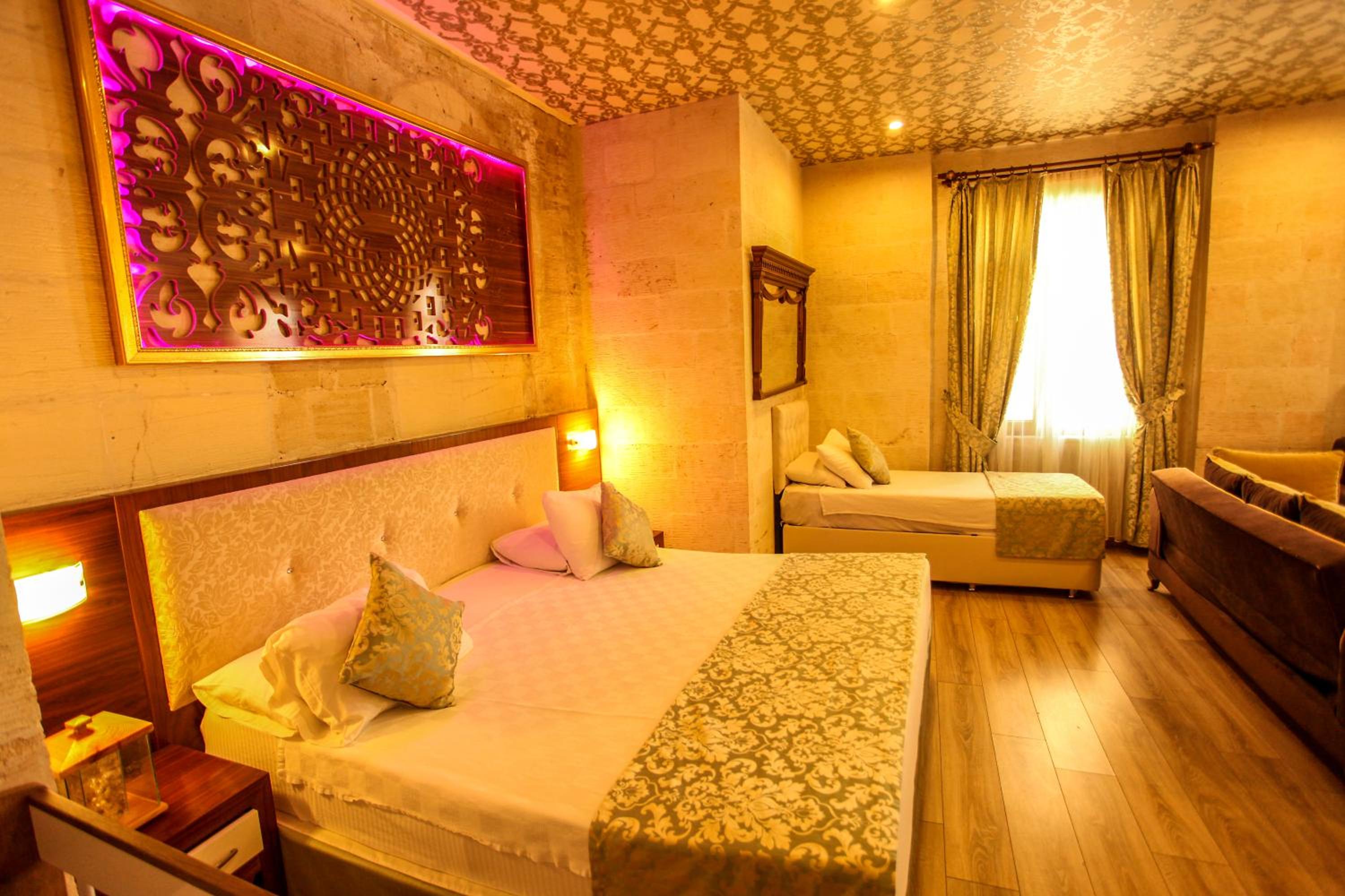 Deluxe Family Suite photo 1
