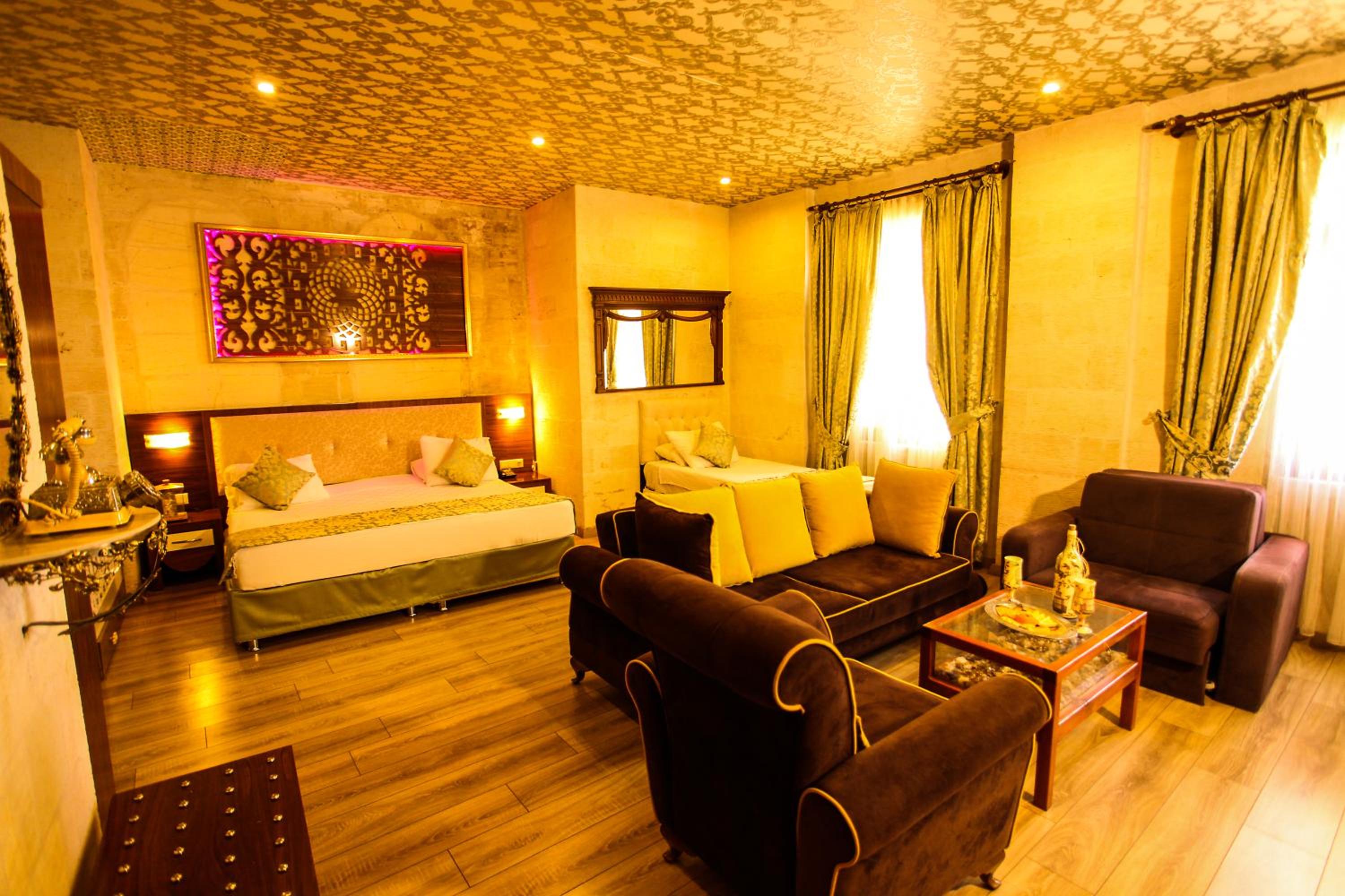 Deluxe Triple Room photo 2