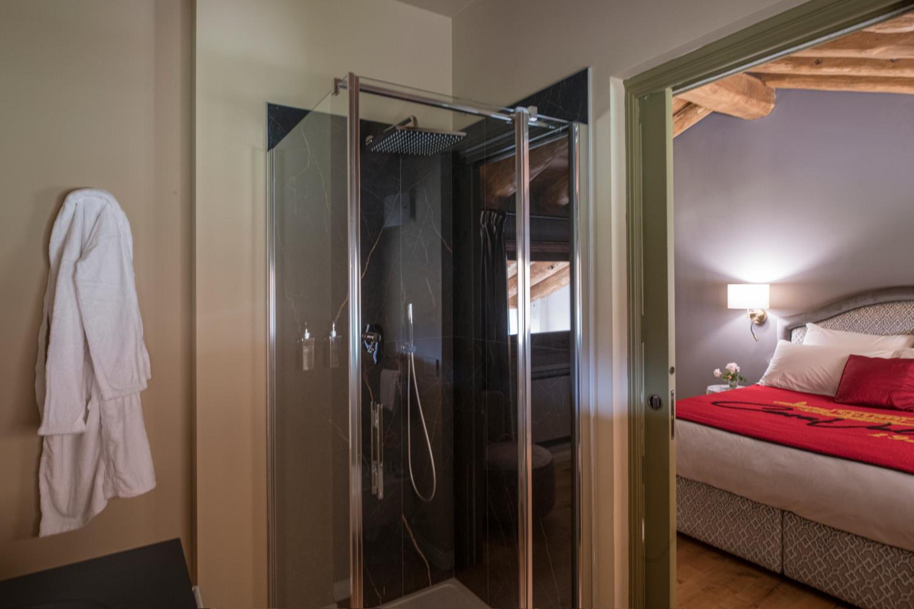 Deluxe Double or Twin Room photo 3