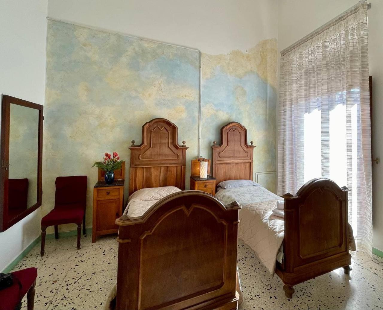Twin Room with Private Bathroom photo 2