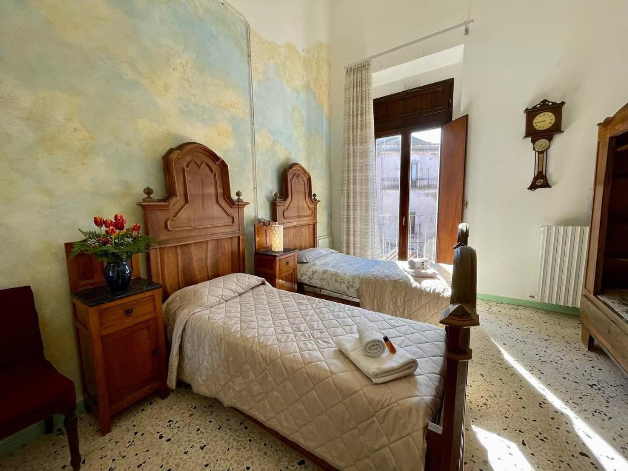 Twin Room with Private Bathroom photo 1