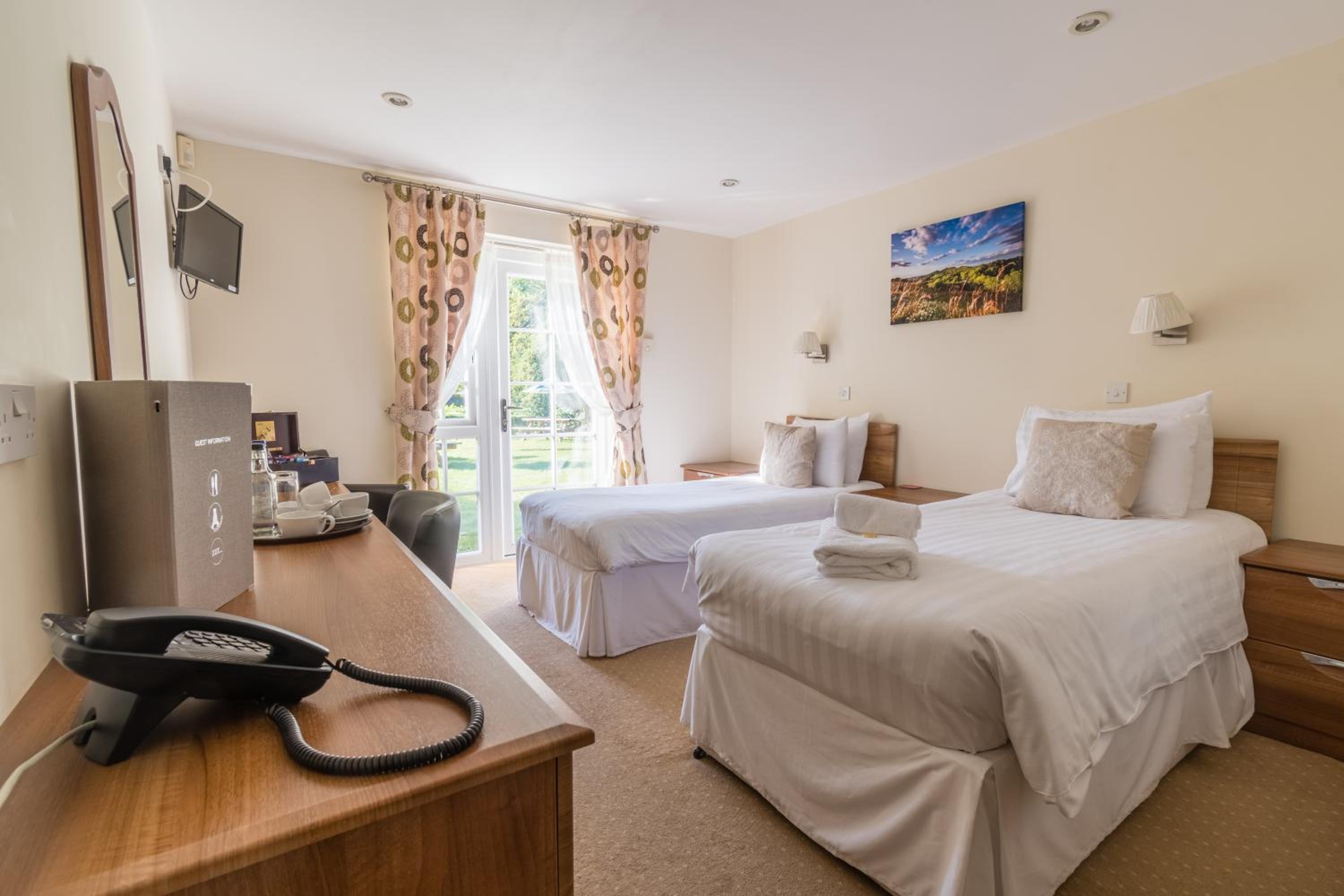 Twin Room - Photo 1