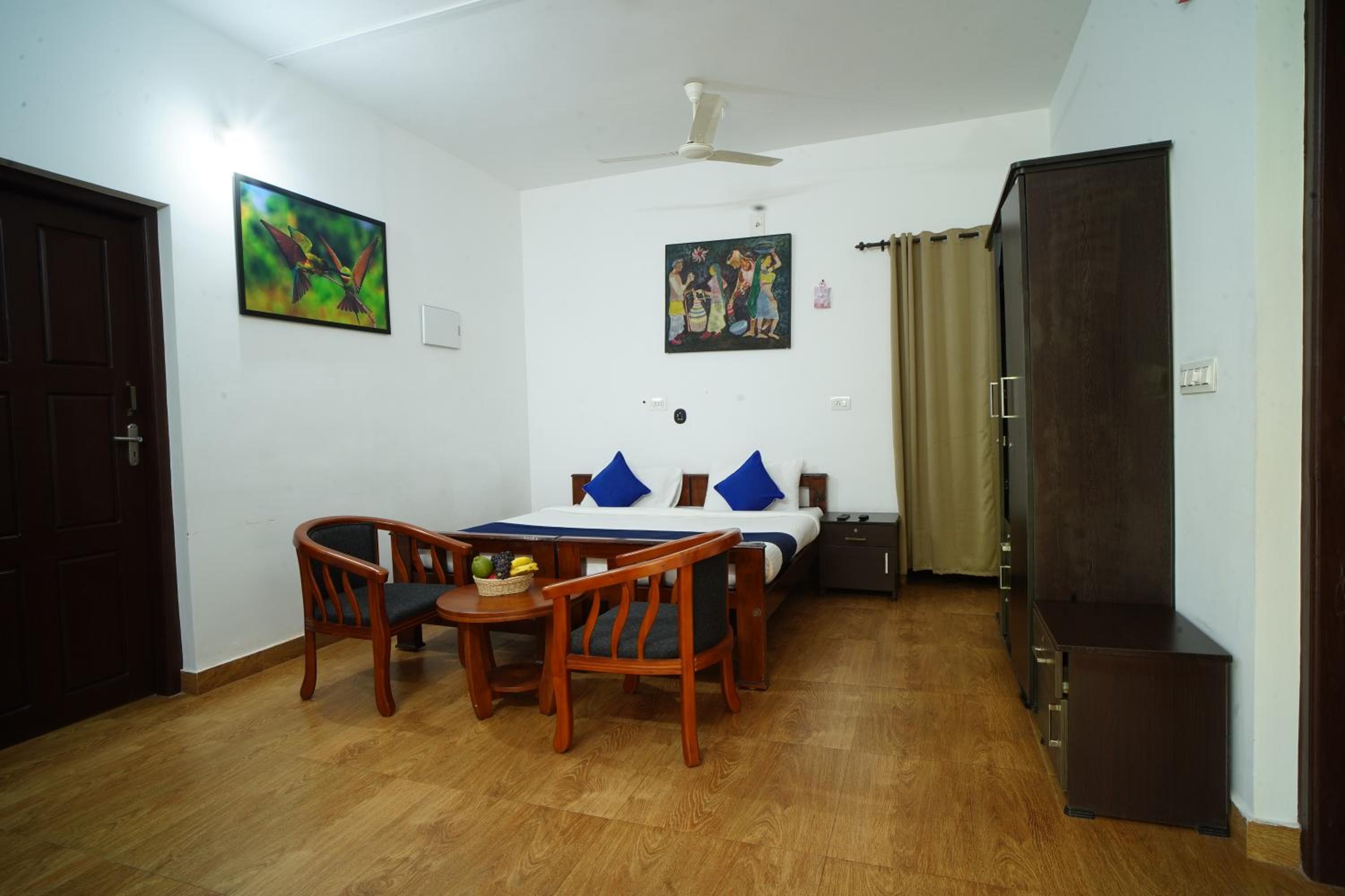 Deluxe Double Room with Balcony photo 2