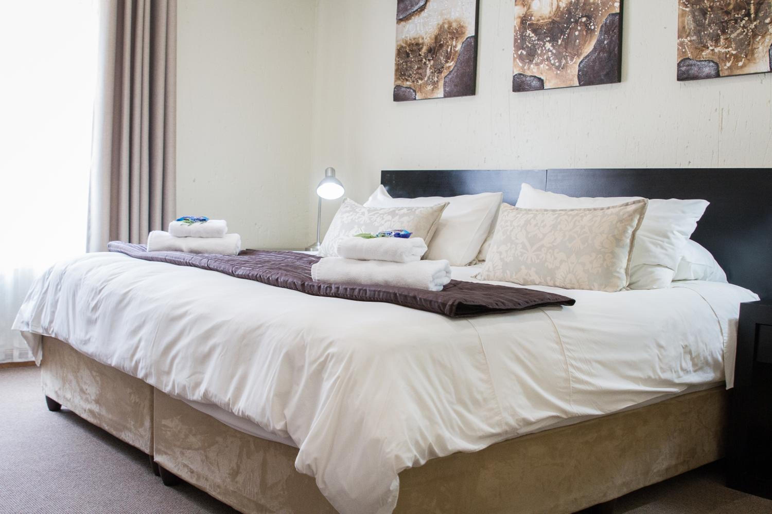Standard King Room photo 3