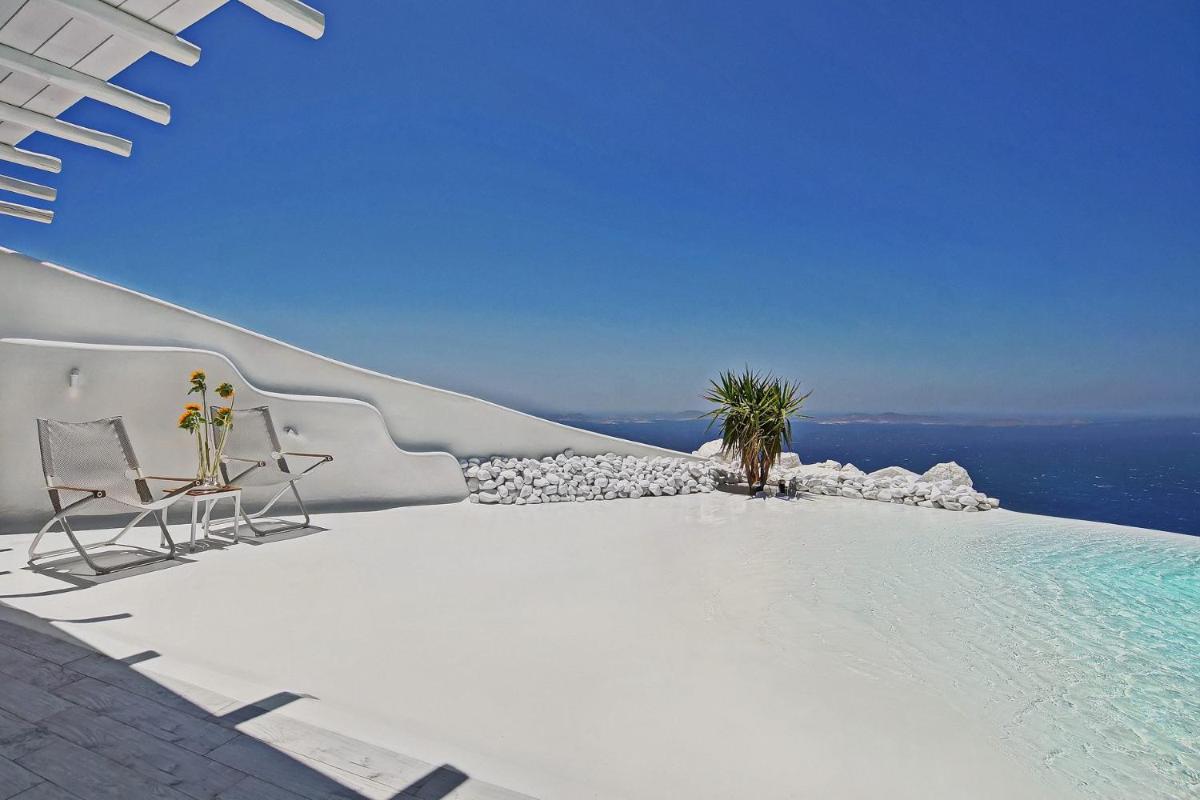 Six-Bedroom Villa with Private Pool  photo 2