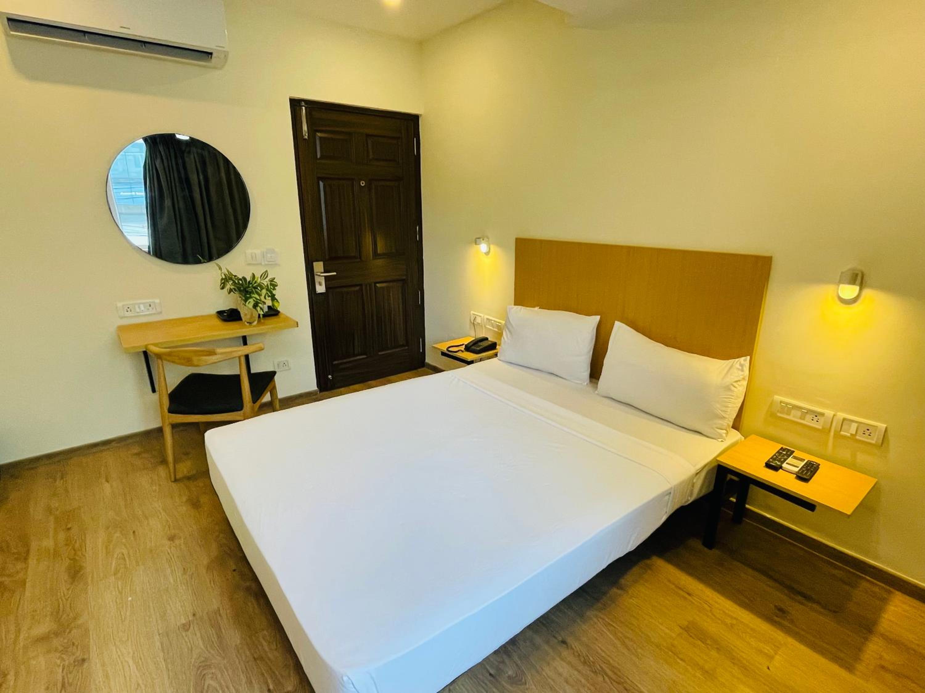 Deluxe Queen Room - Photo 2