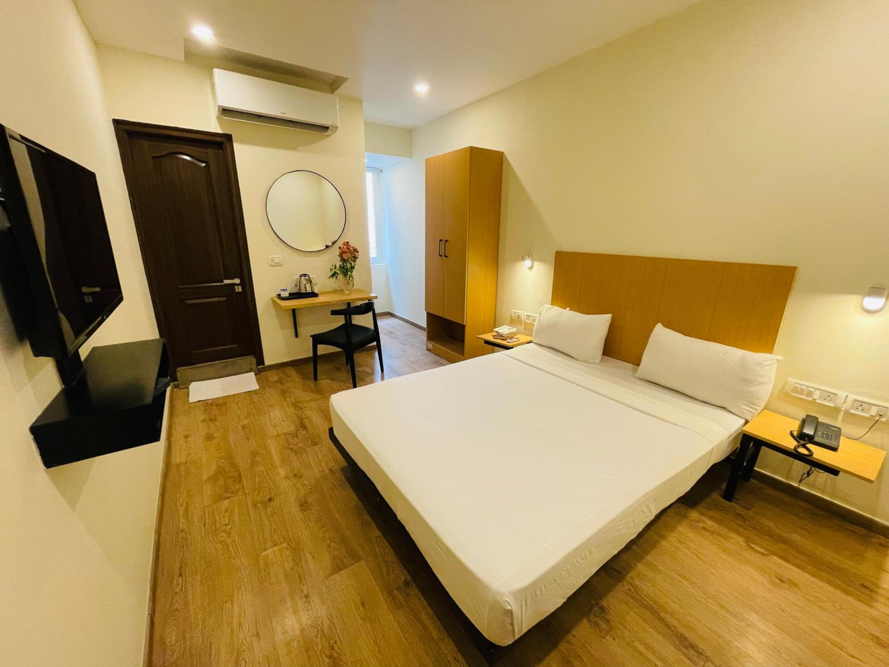Deluxe Queen Room - Photo 5