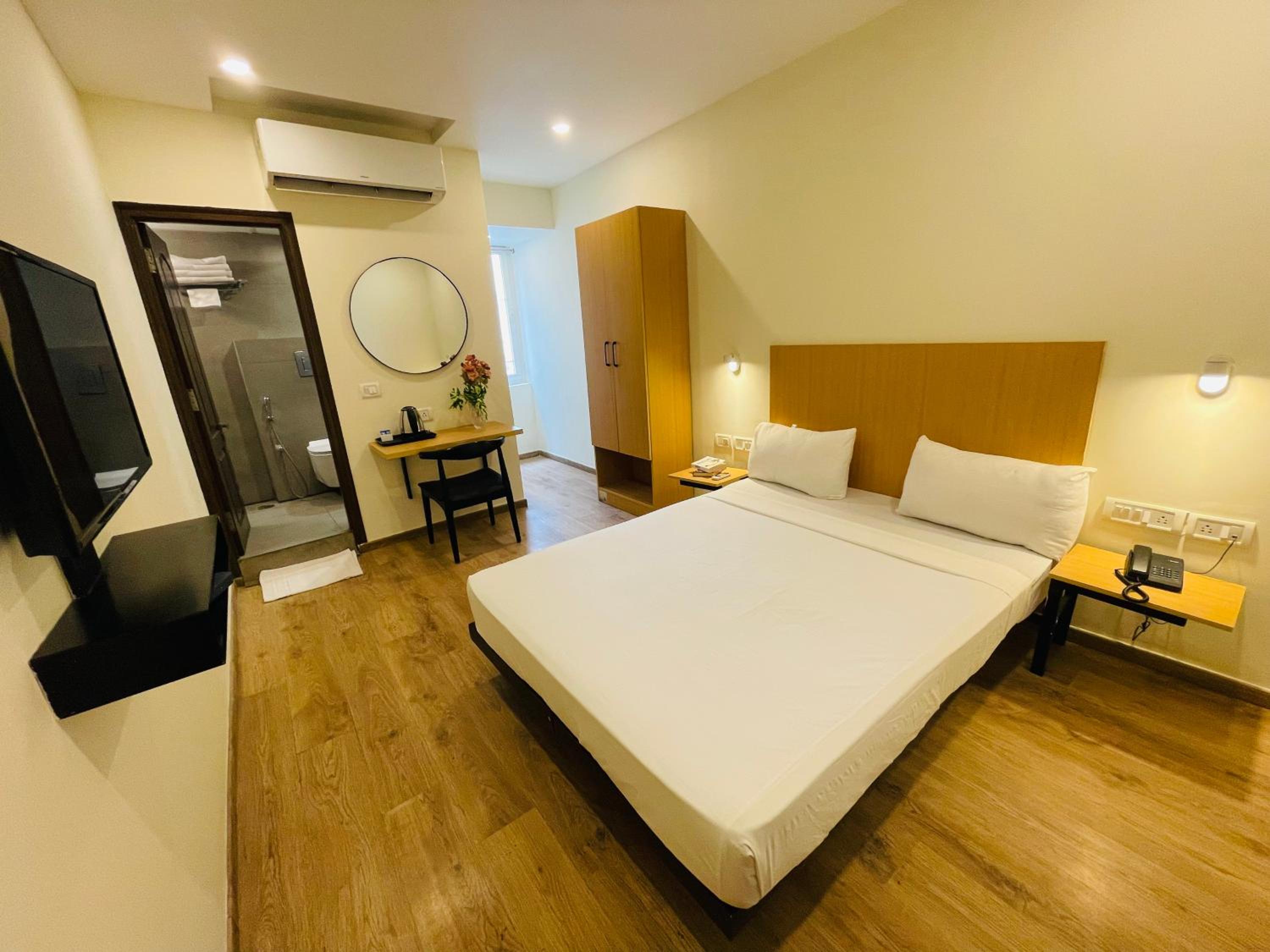Deluxe Queen Room - Photo 3