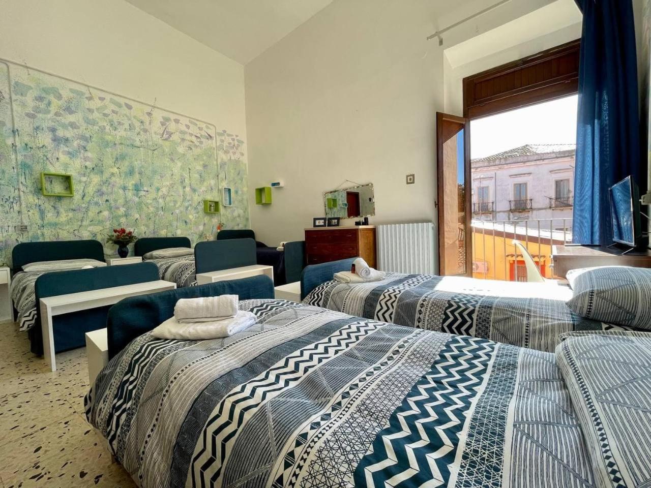Quadruple Room with Private Bathroom photo 1
