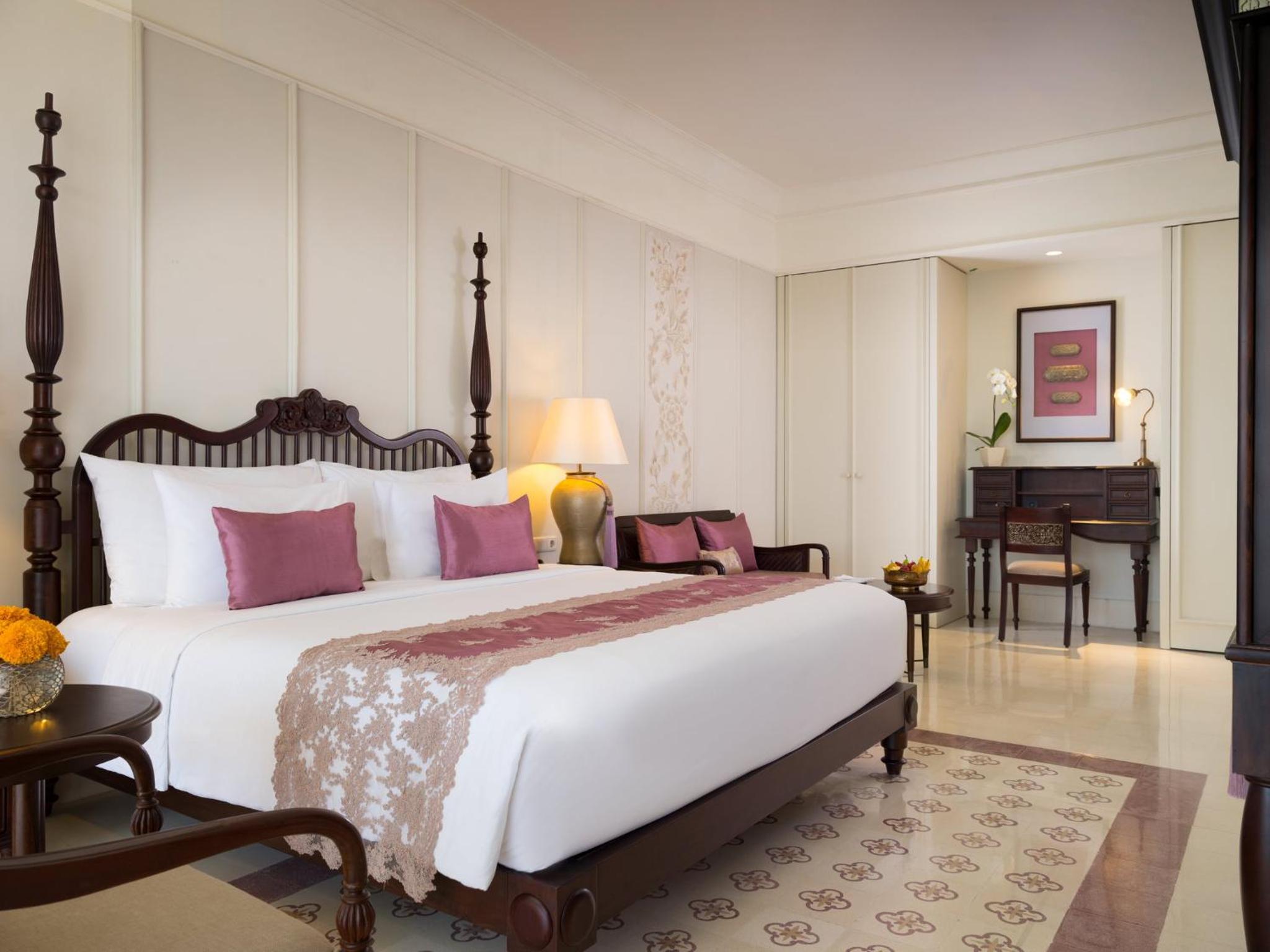 King Suite with Ocean View photo 2