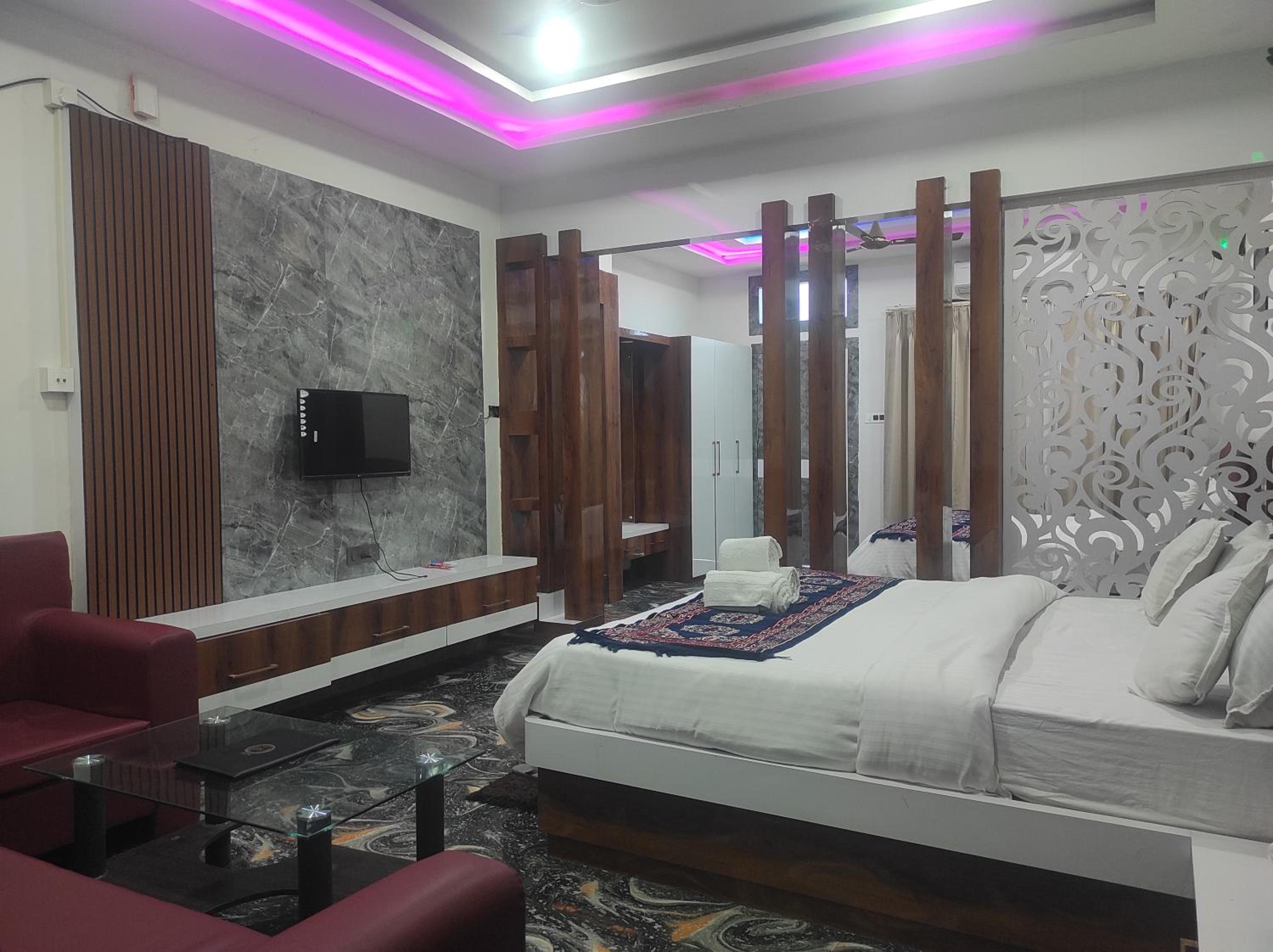 Suite - Photo 10