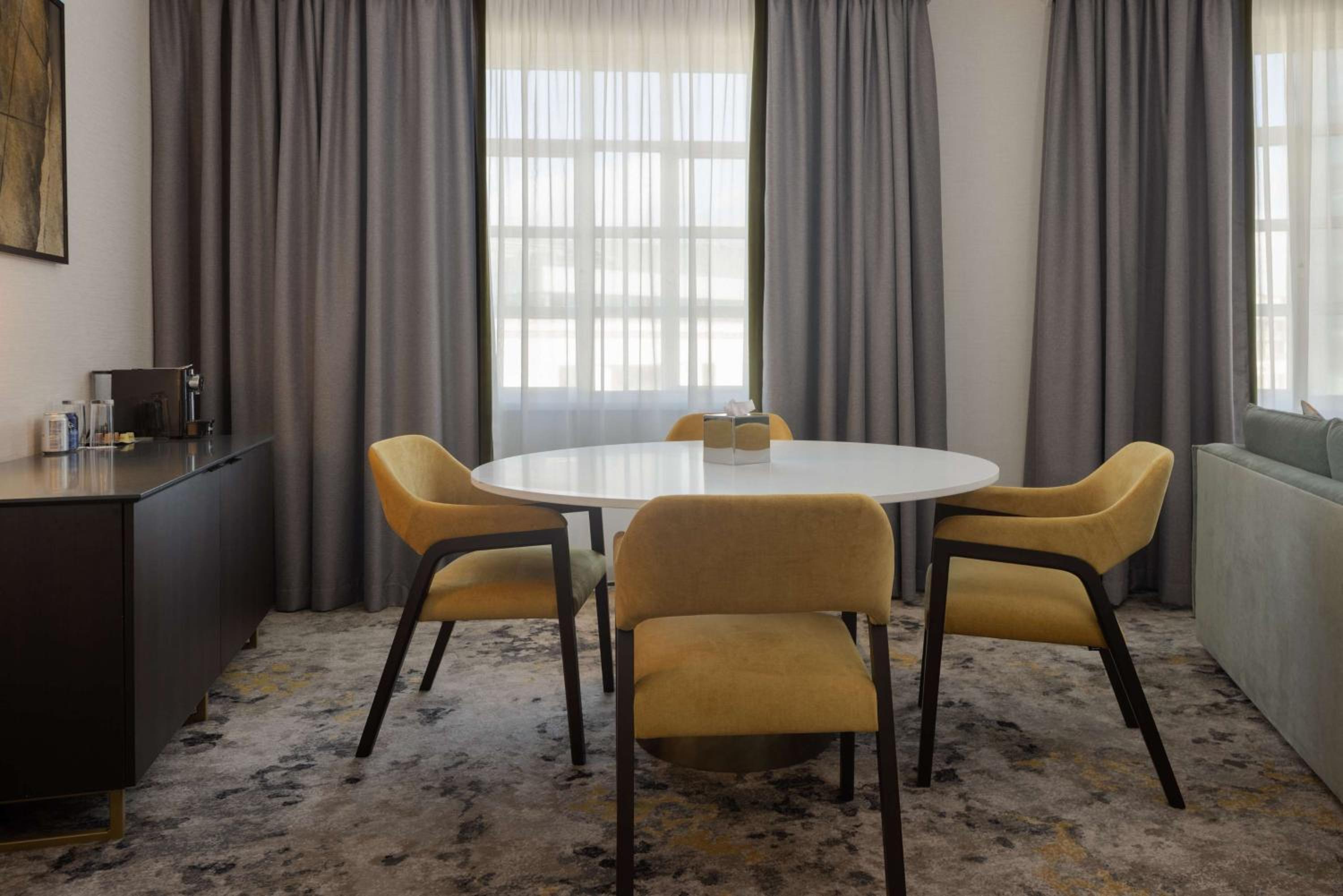 King Executive Suite - Photo 2