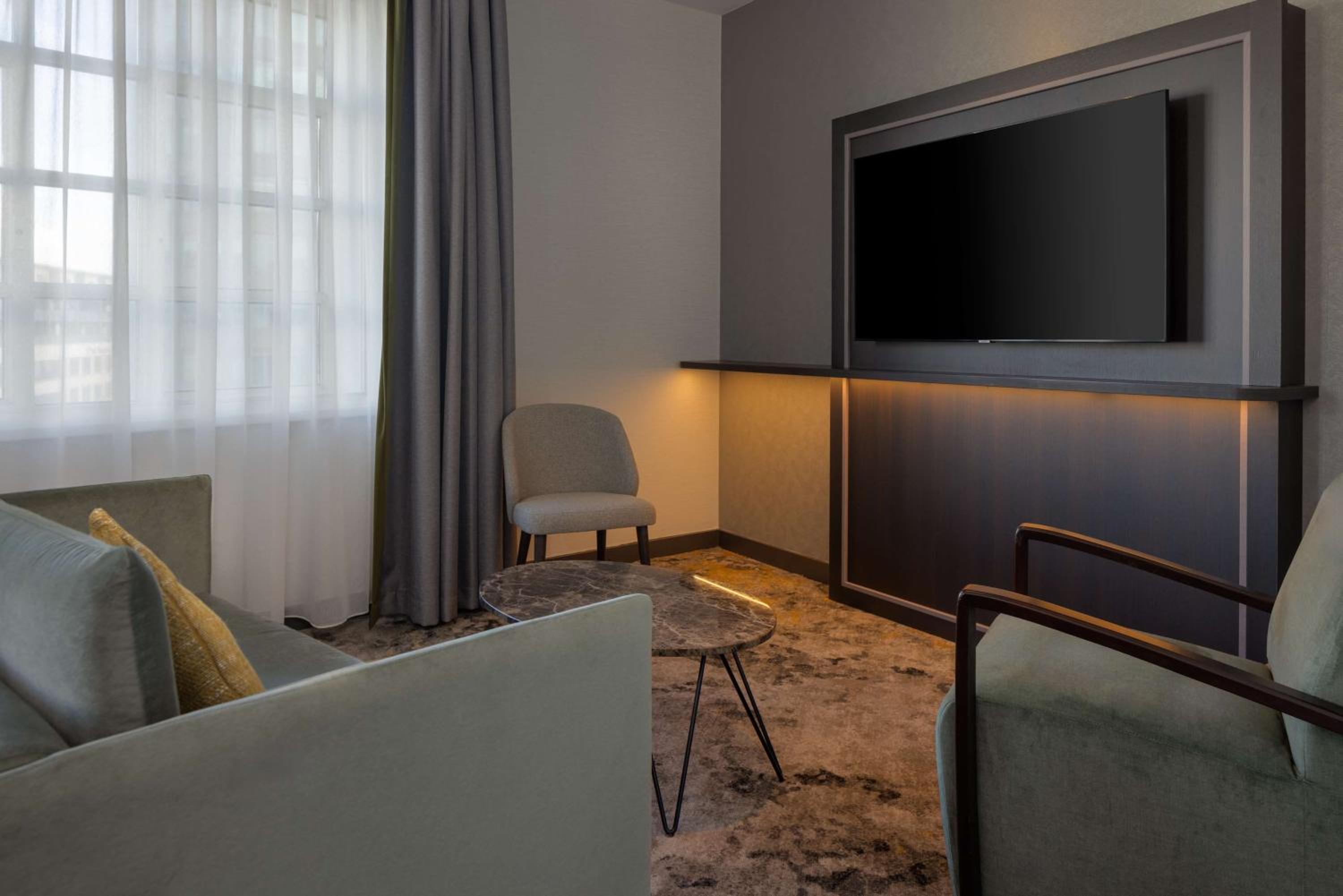 King Executive Suite - Photo 6