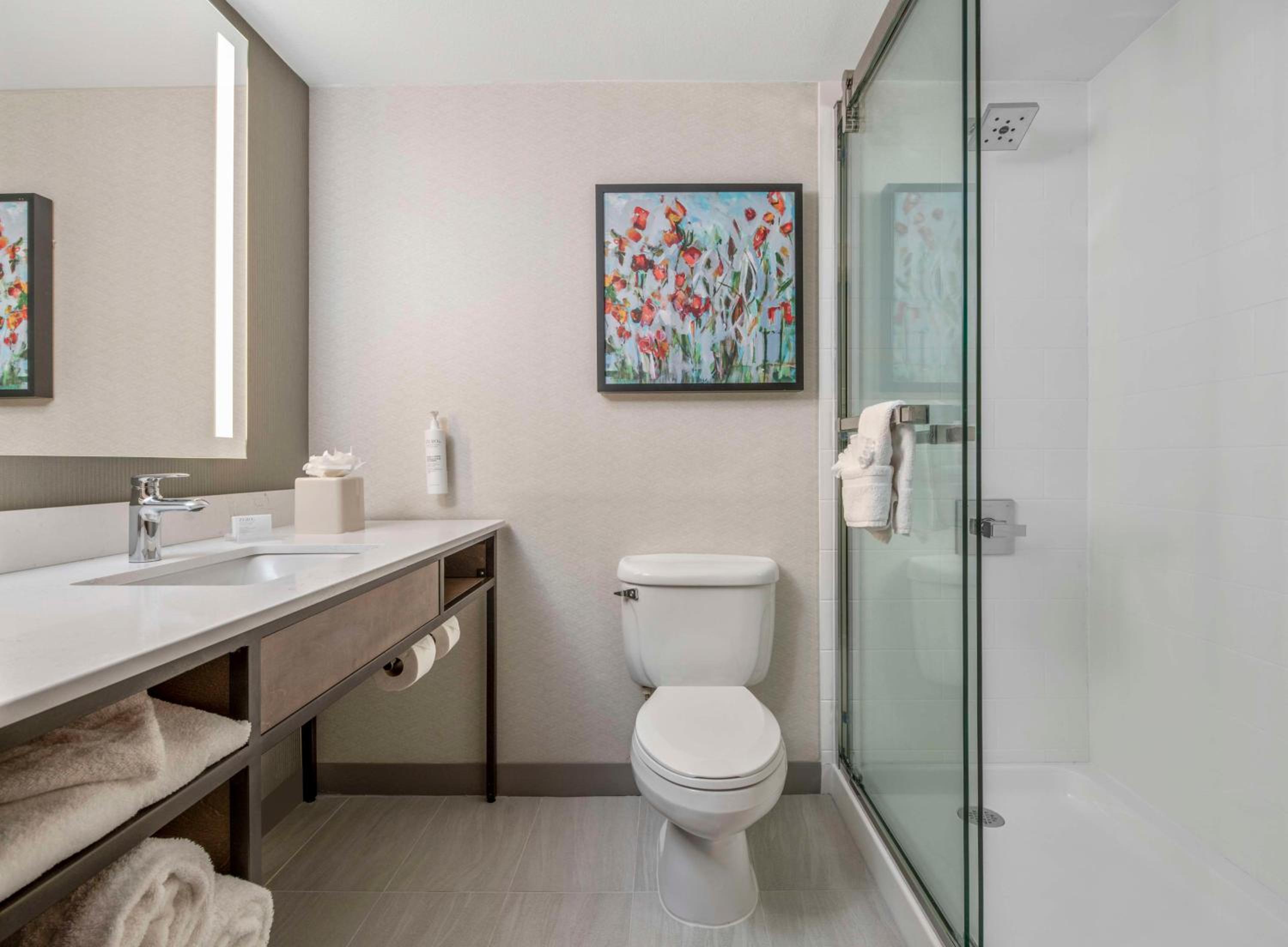 Premium King Room - Photo 2