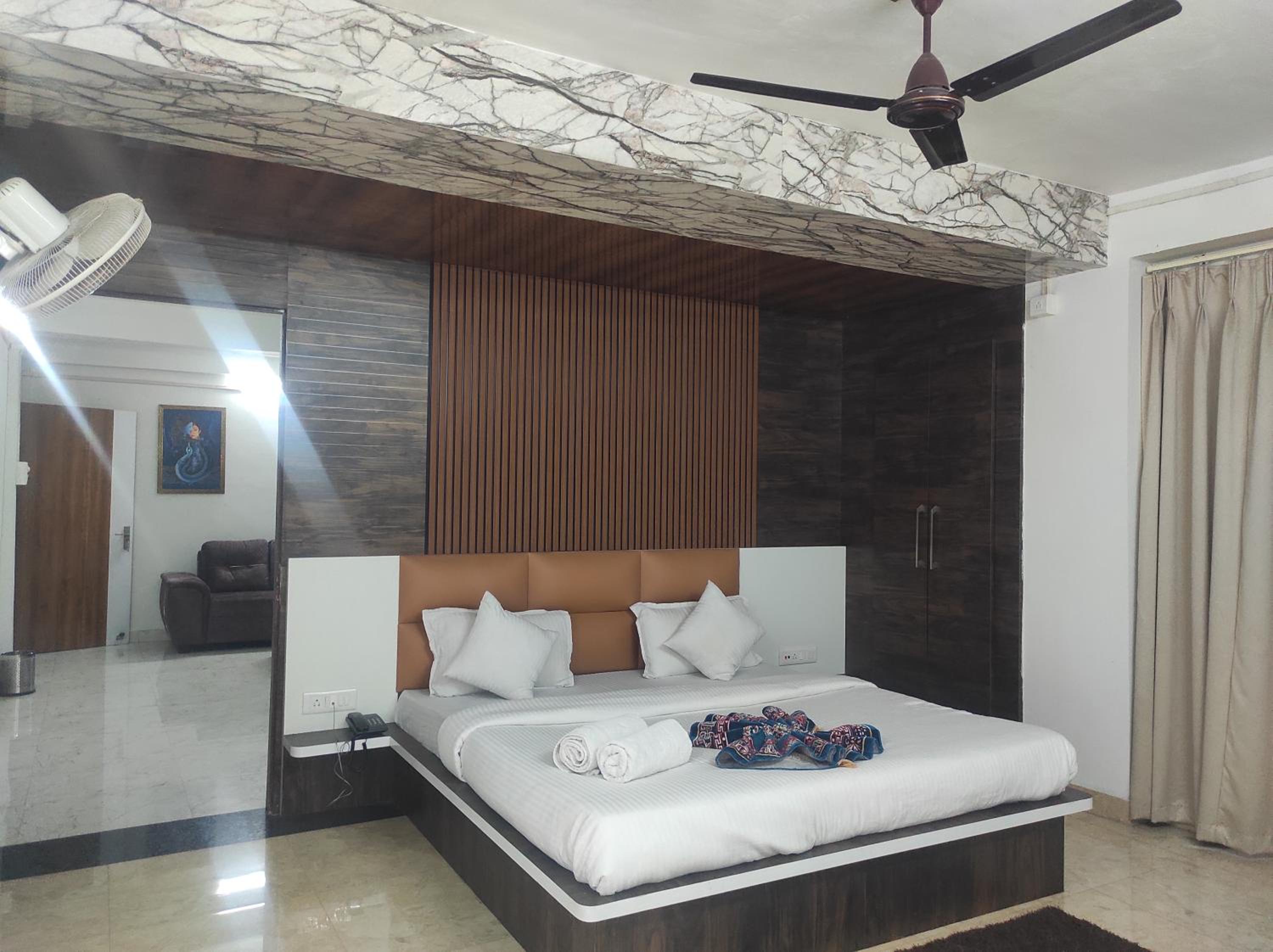 Suite - Photo 5