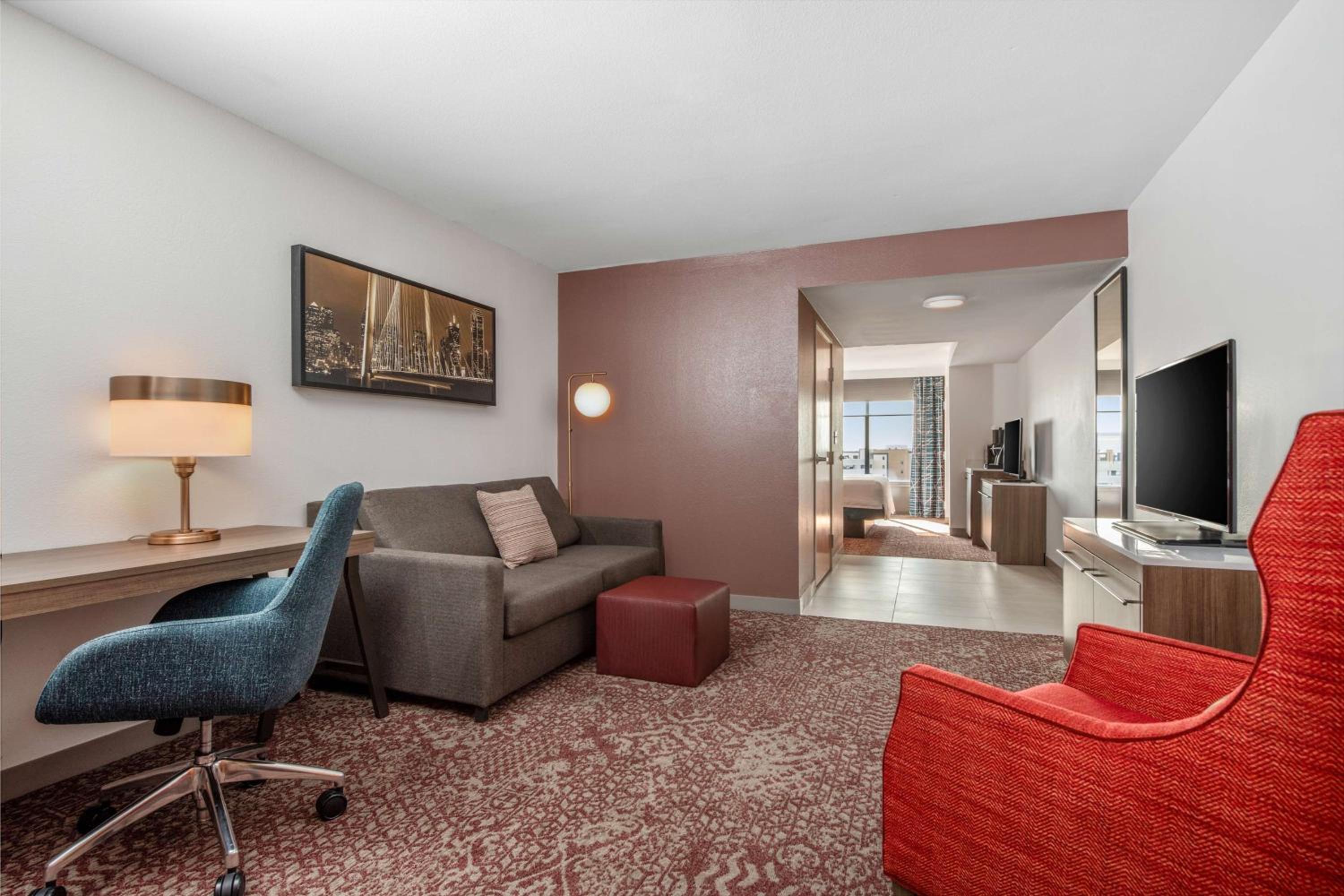 Junior King Suite with Sofa Bed - Photo 4