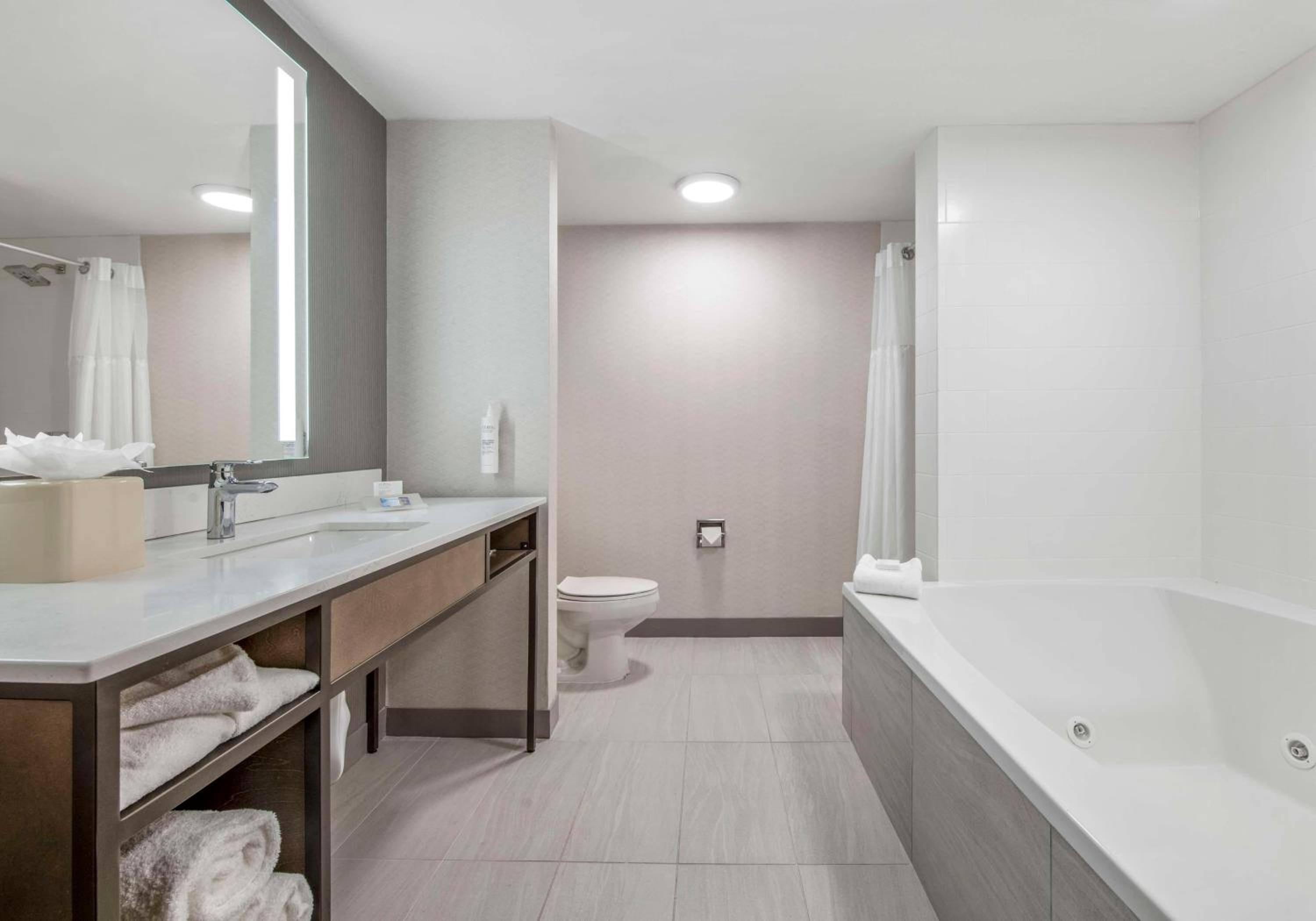 King Room with Spa Bath