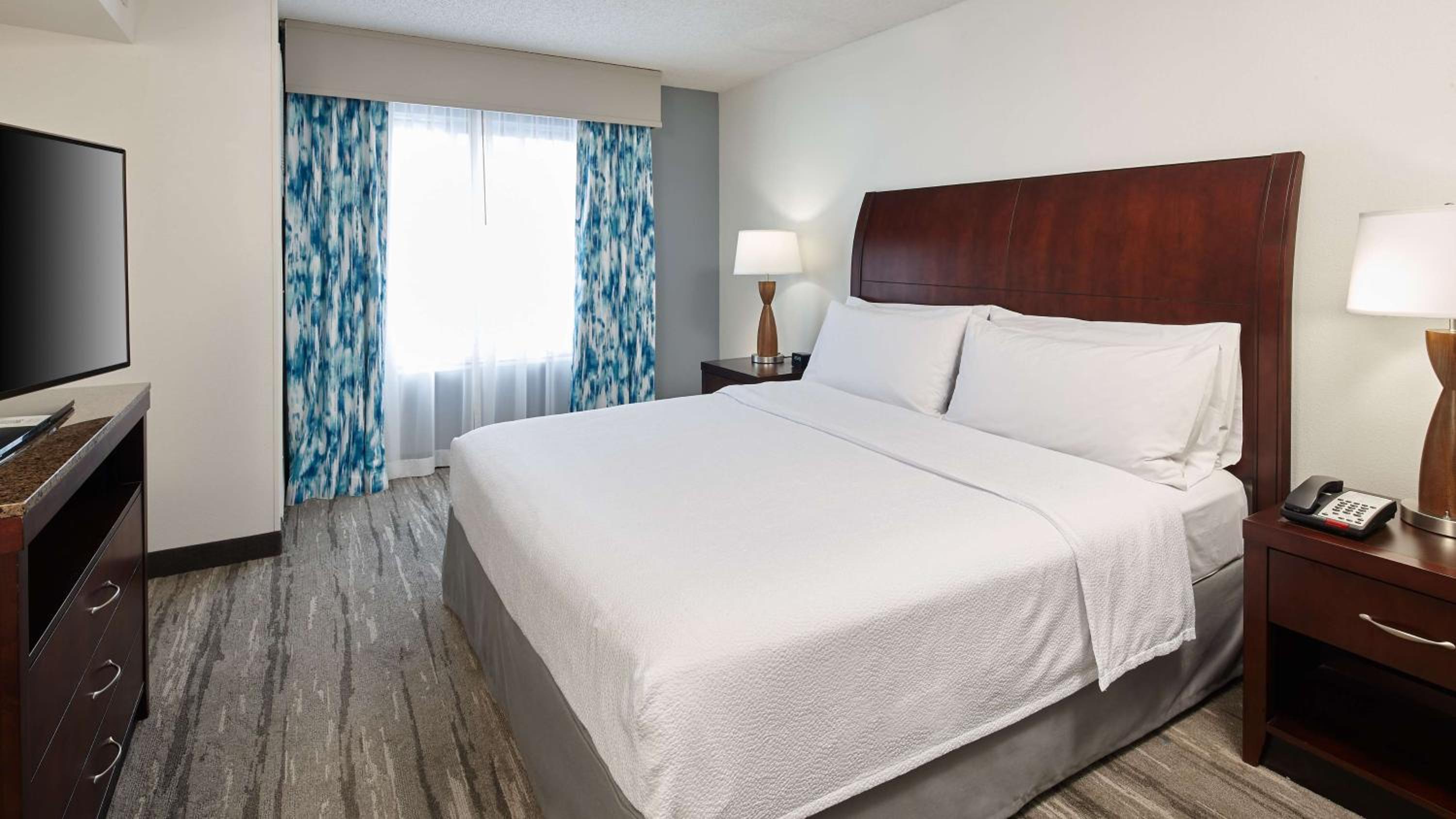 One-Bedroom King Suite - Photo 3