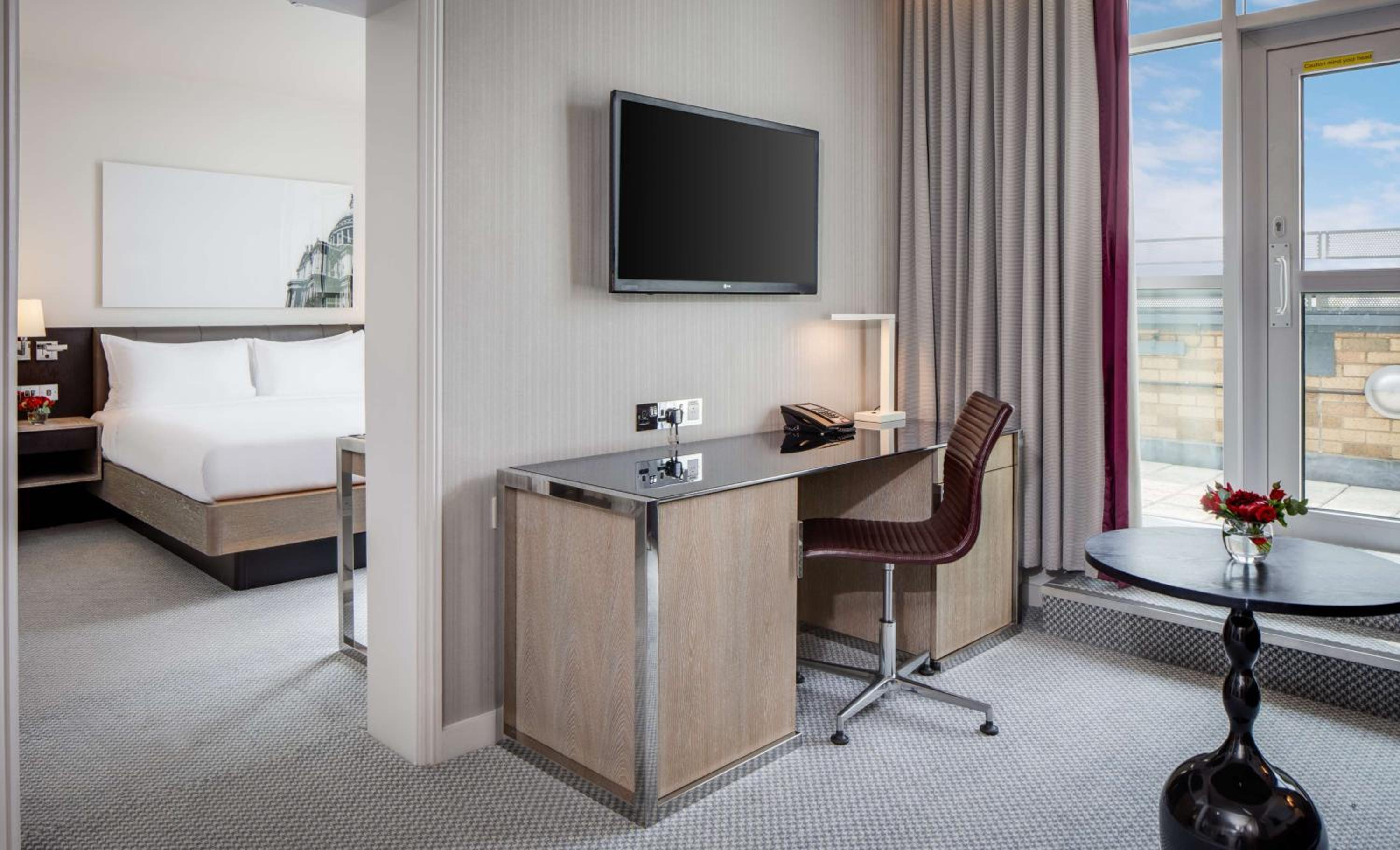Terrace Suite with Lounge Access thumbnail 5